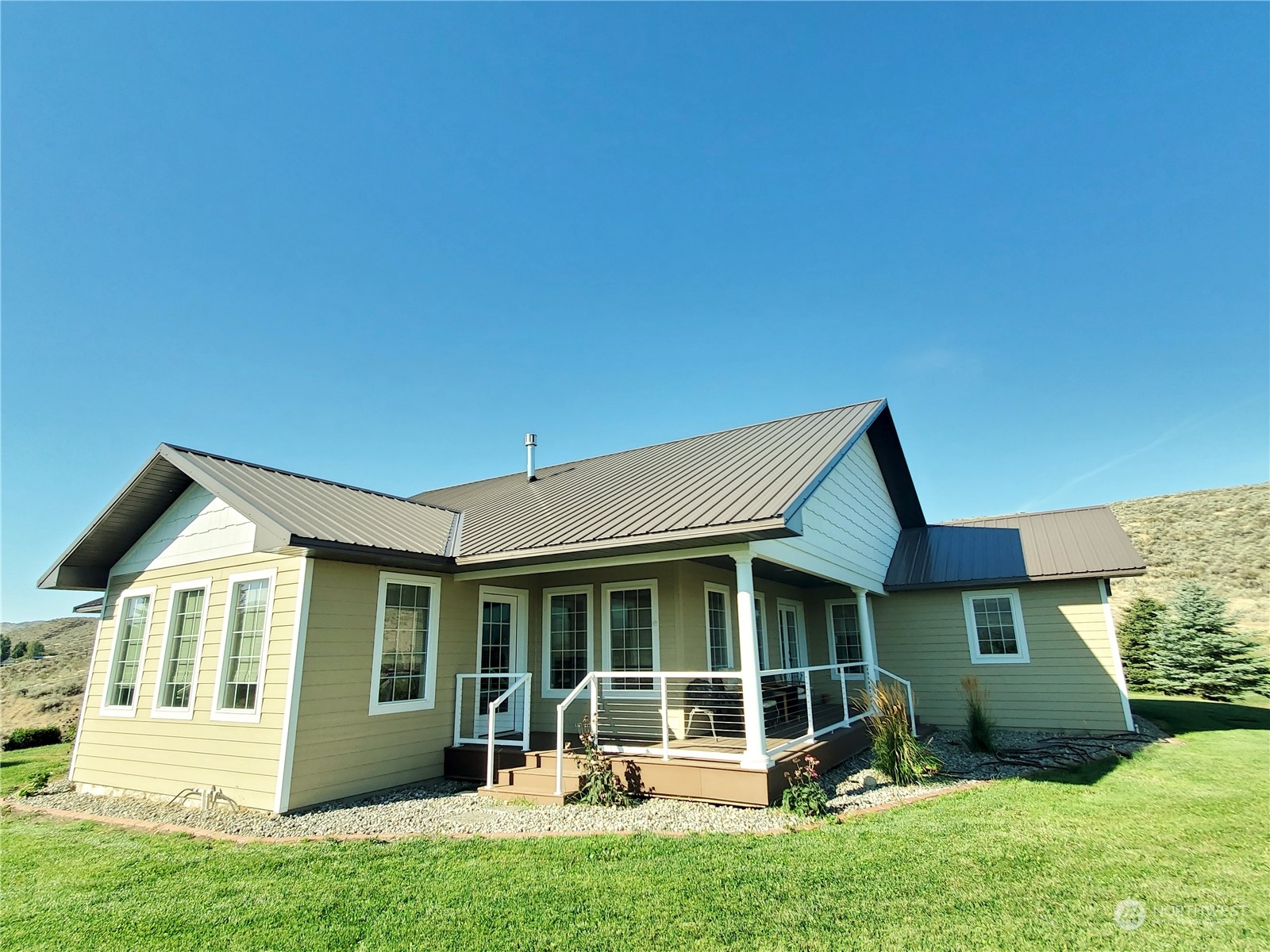 307 Highway 7 Property Photo 2