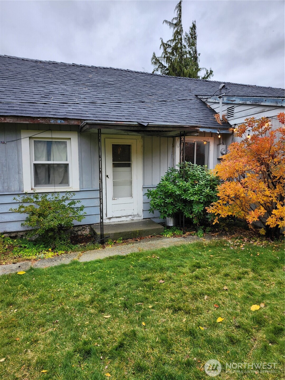 917 Lower Joe Creek Road Property Photo 1