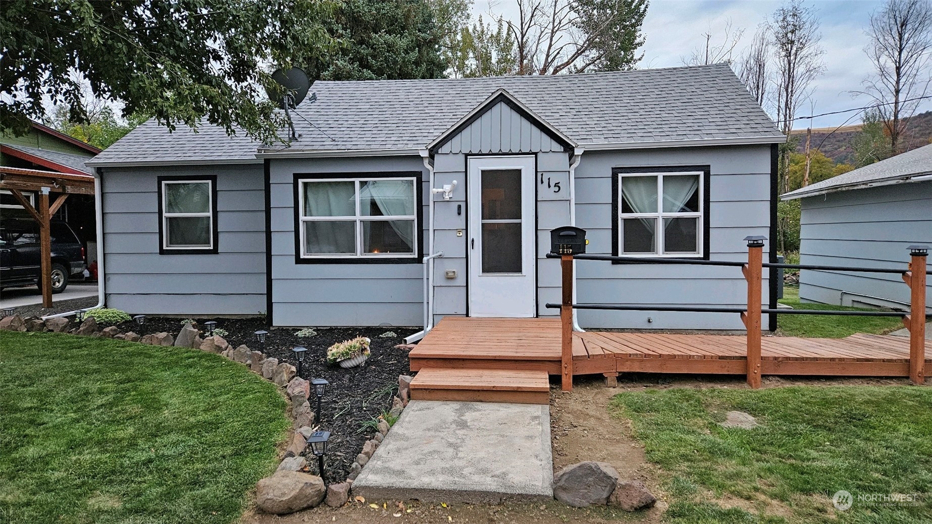 115 W Washington Avenue Property Photo