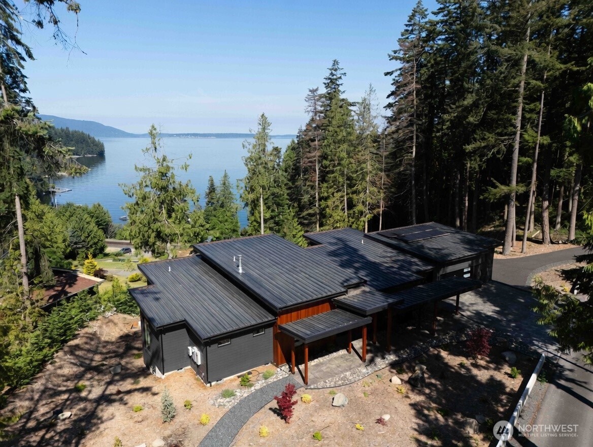 166 Soundview Drive Property Photo 1