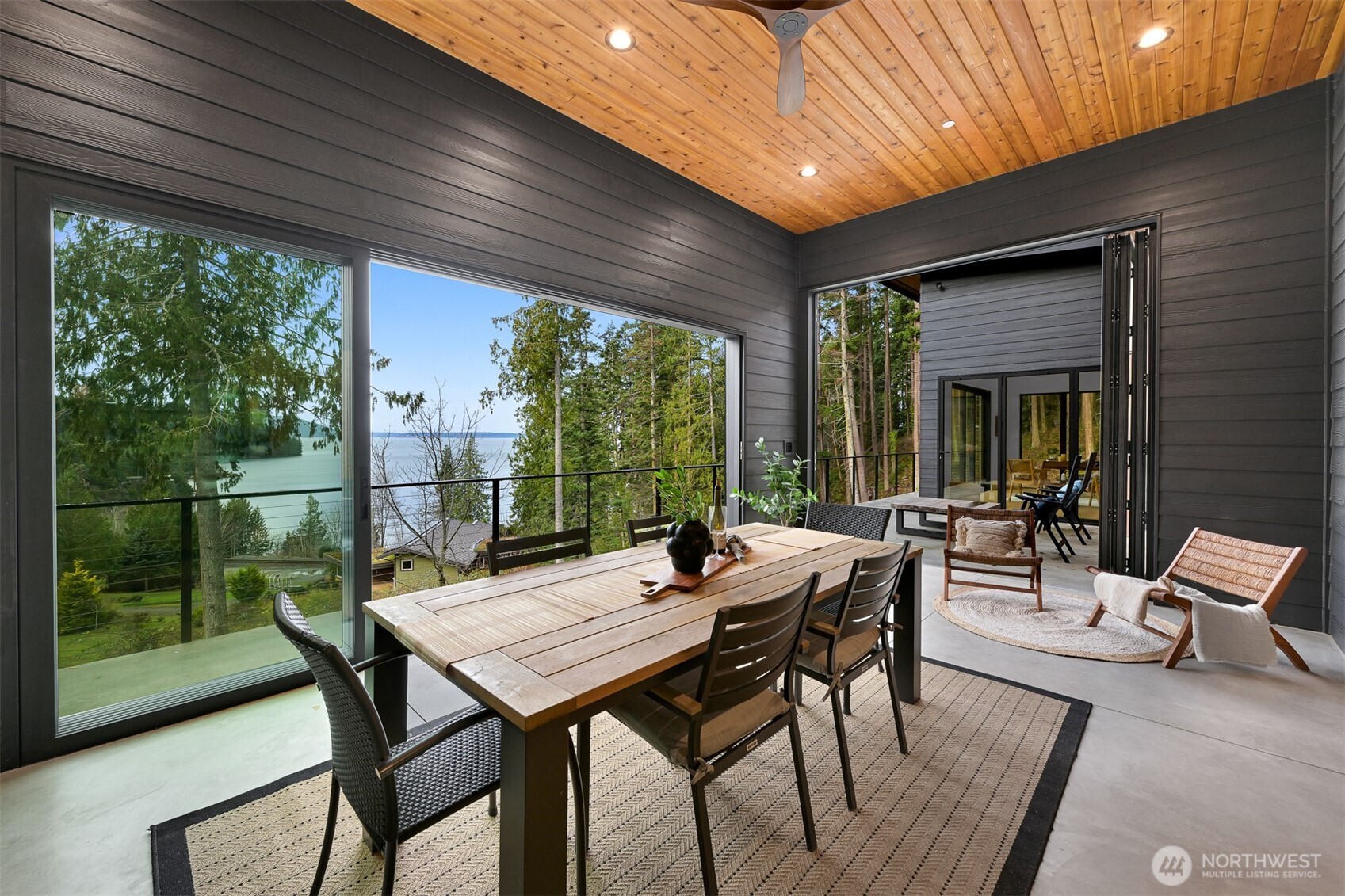 166 Soundview Drive Property Photo 8