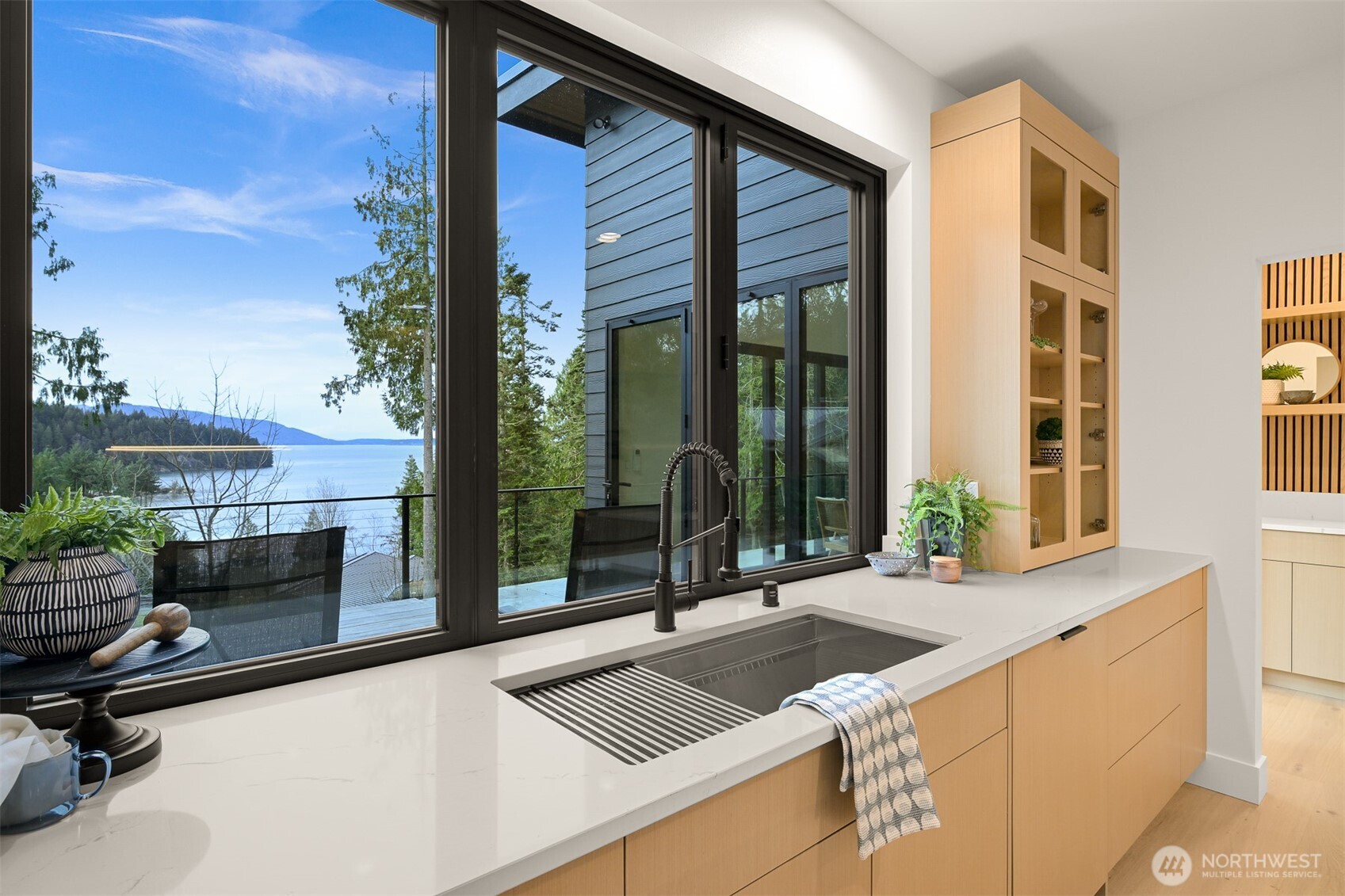 166 Soundview Drive Property Photo 15