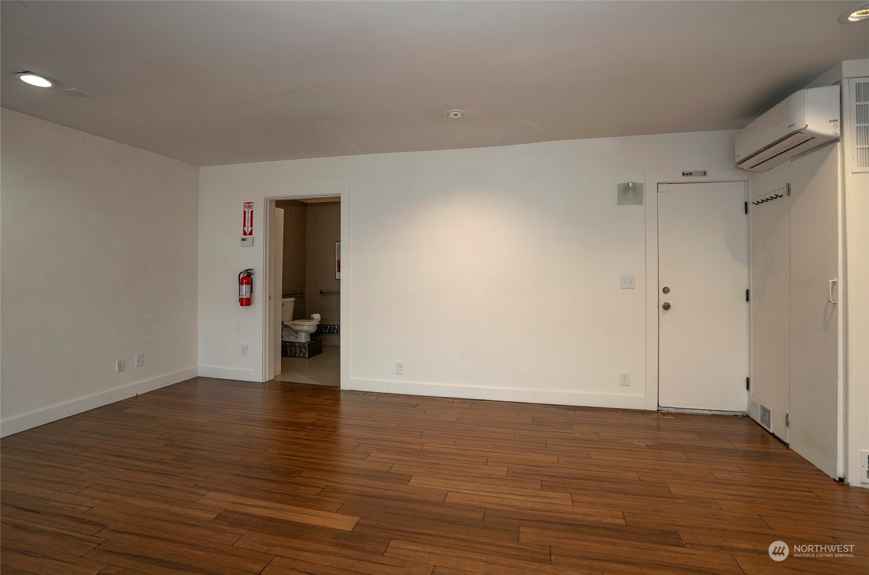 3126 Harborview Drive Property Photo 12