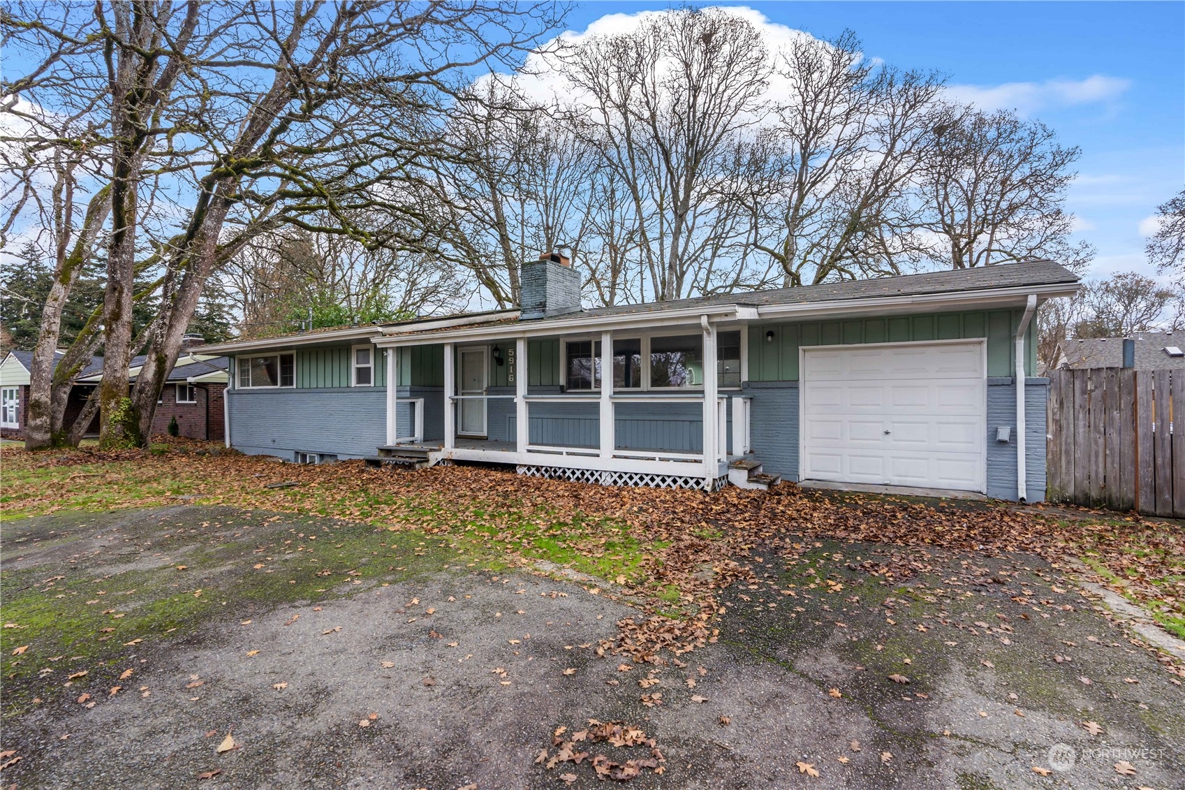 5916 86th Street Property Photo 3