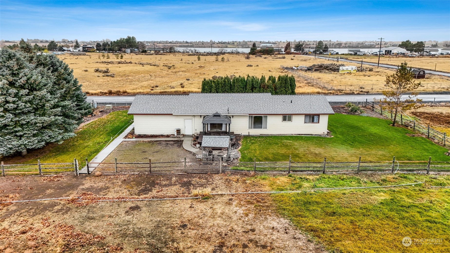7589 Redmond Road Property Photo