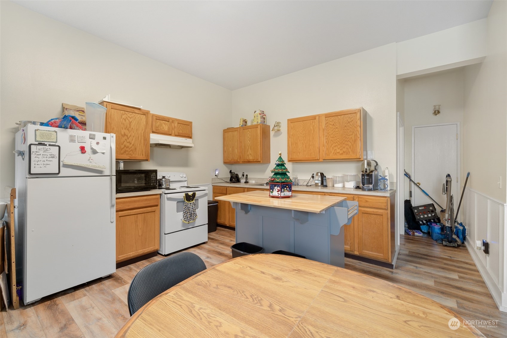 520 S Race Street Property Photo 3