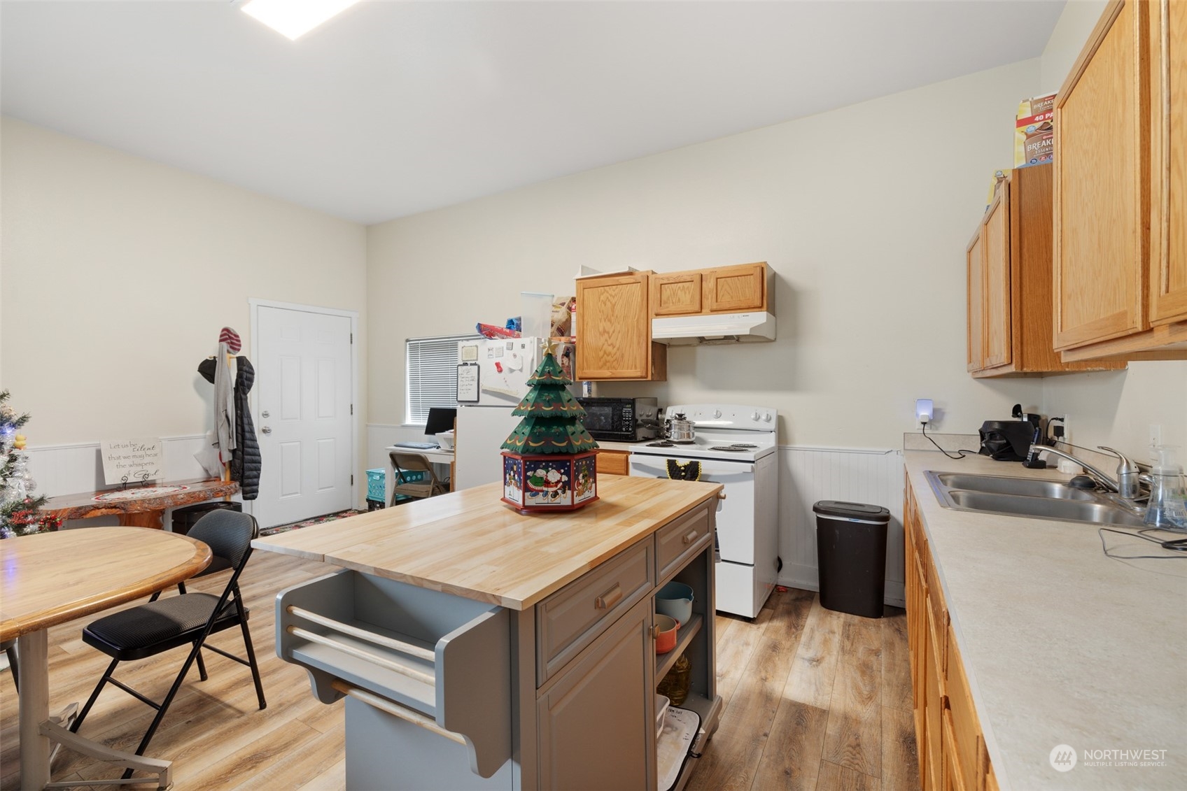 520 S Race Street Property Photo 5