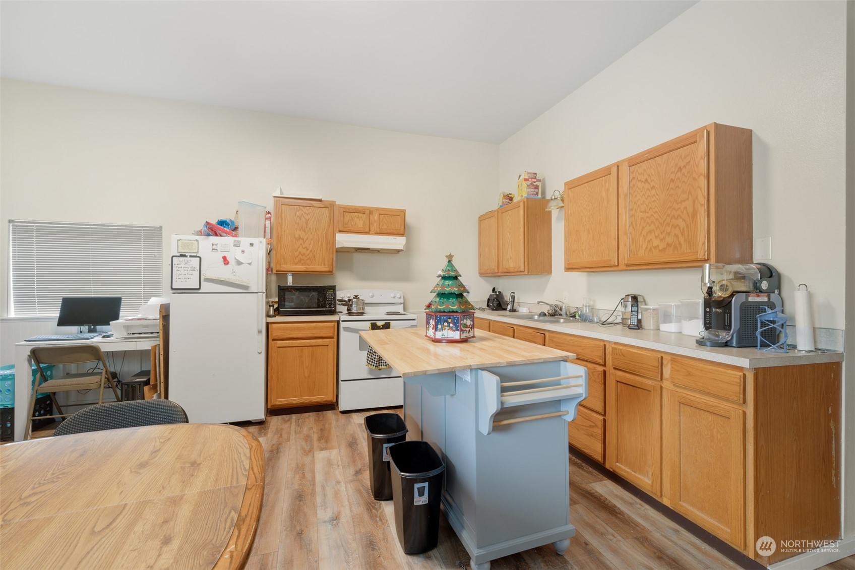520 S Race Street Property Photo 6