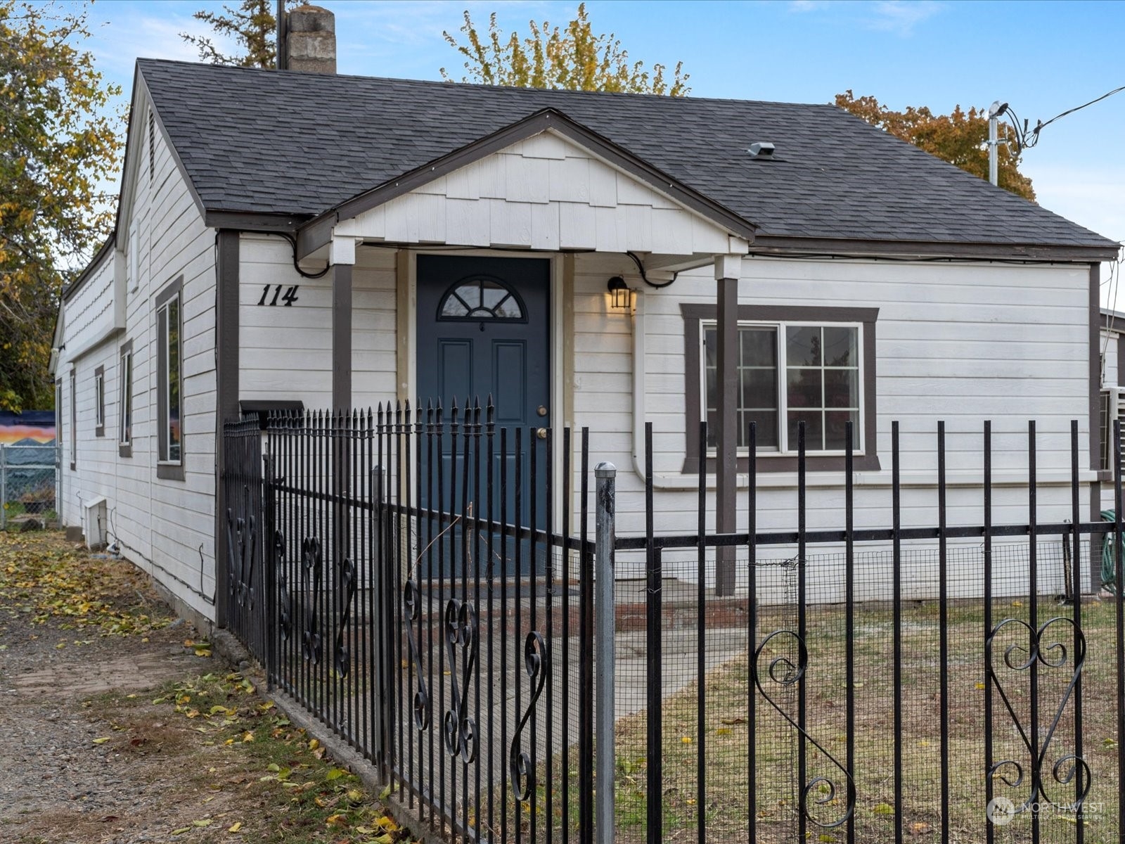 114 Se 9th Street 1 & 2 Property Photo