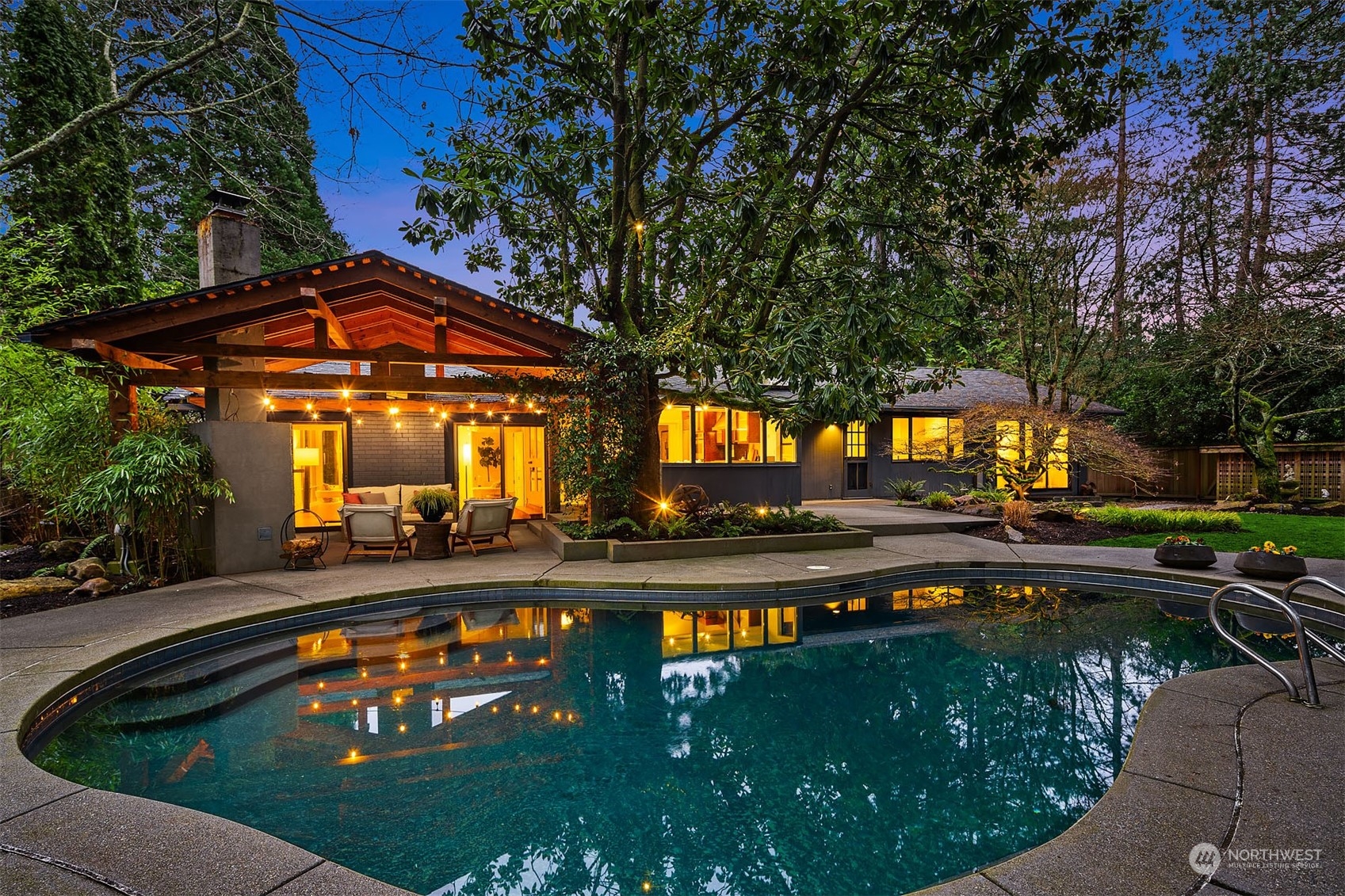 8429 Hunts Point Lane Property Photo