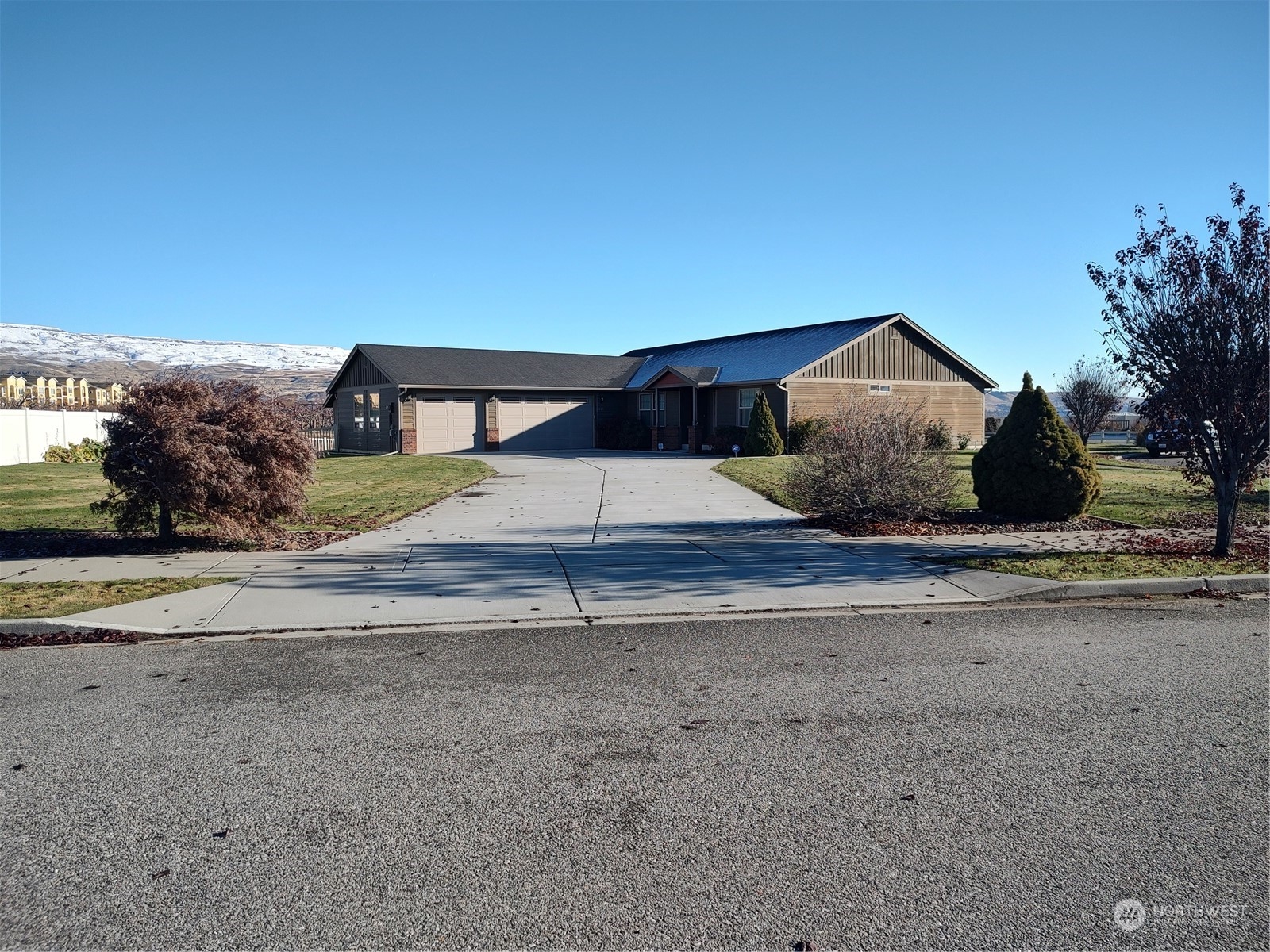 229 Sun Valley Drive Property Photo 1