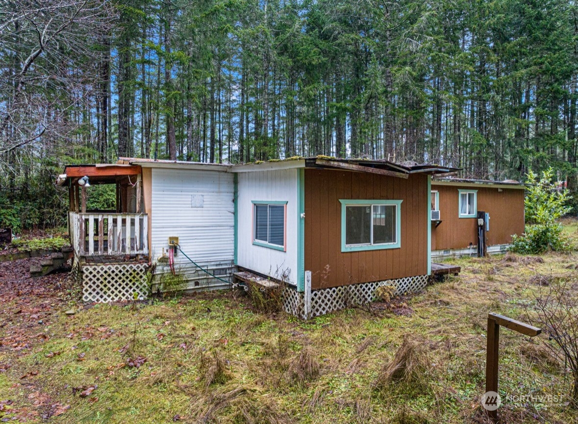121 Ne Pine Tree Place Property Photo 1