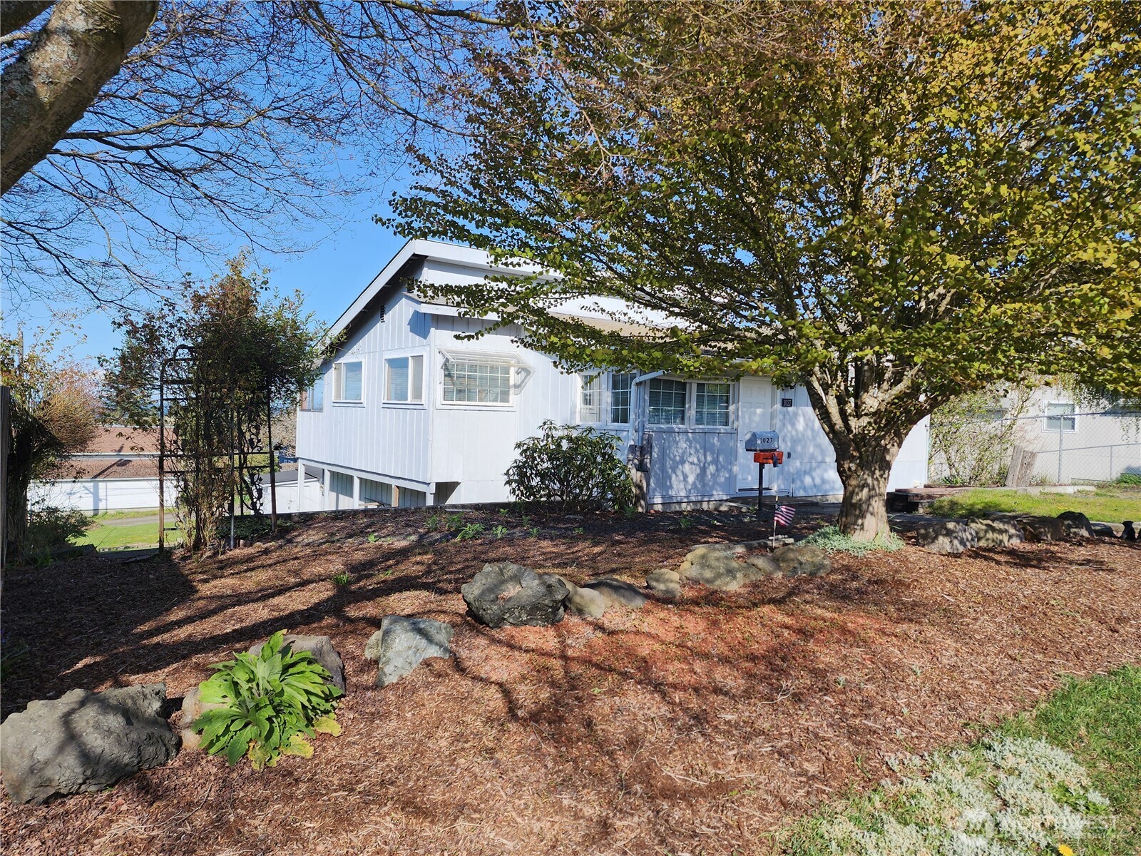 1027 E 8th Street Property Photo