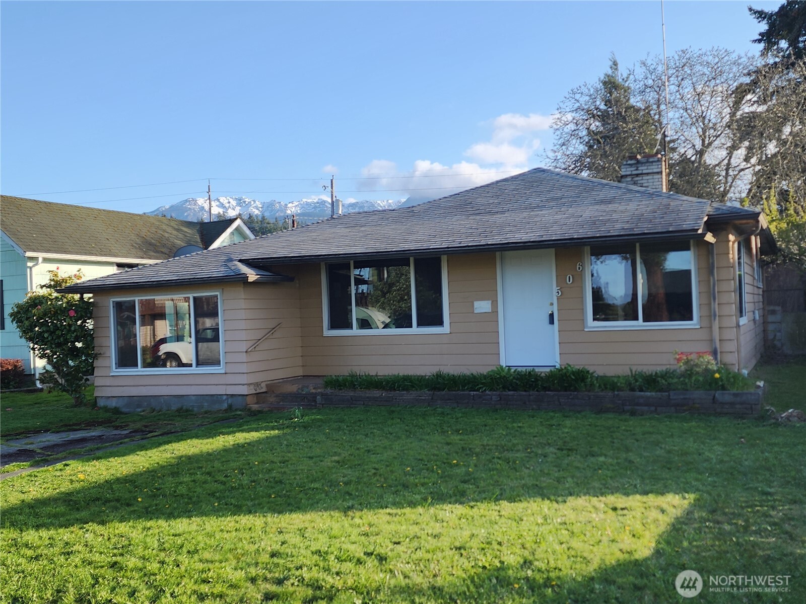 506 E 11th Street Property Photo