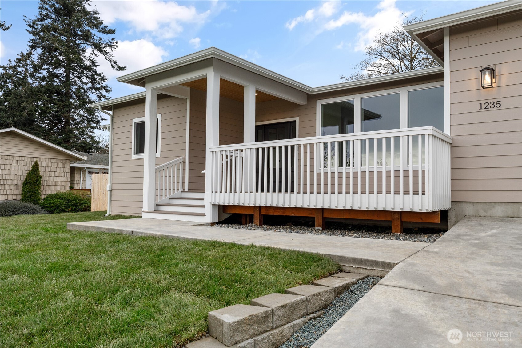 1235 Rosemont Drive Property Photo 3