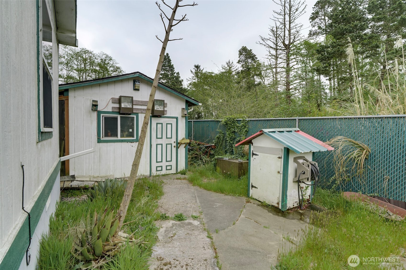 24502 V Lane Property Photo 10