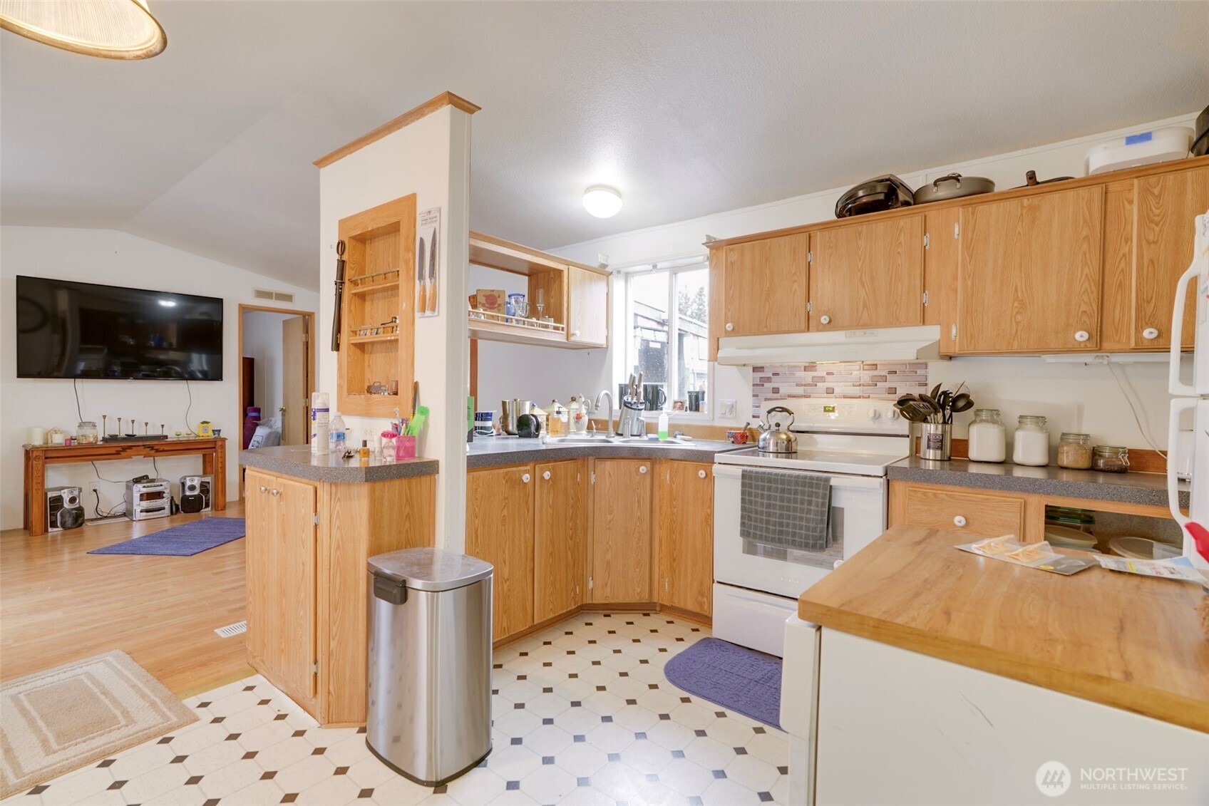 24502 V Lane Property Photo 18