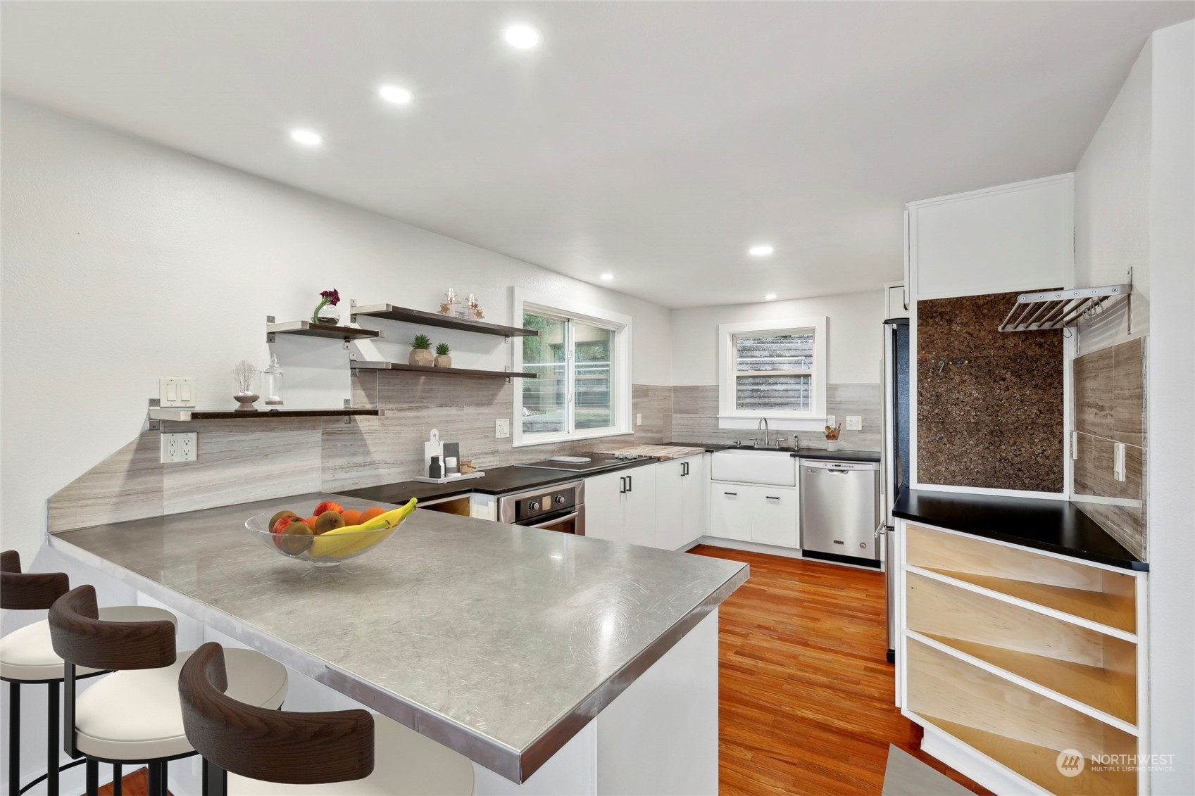 508 Renton Avenue Property Photo 10