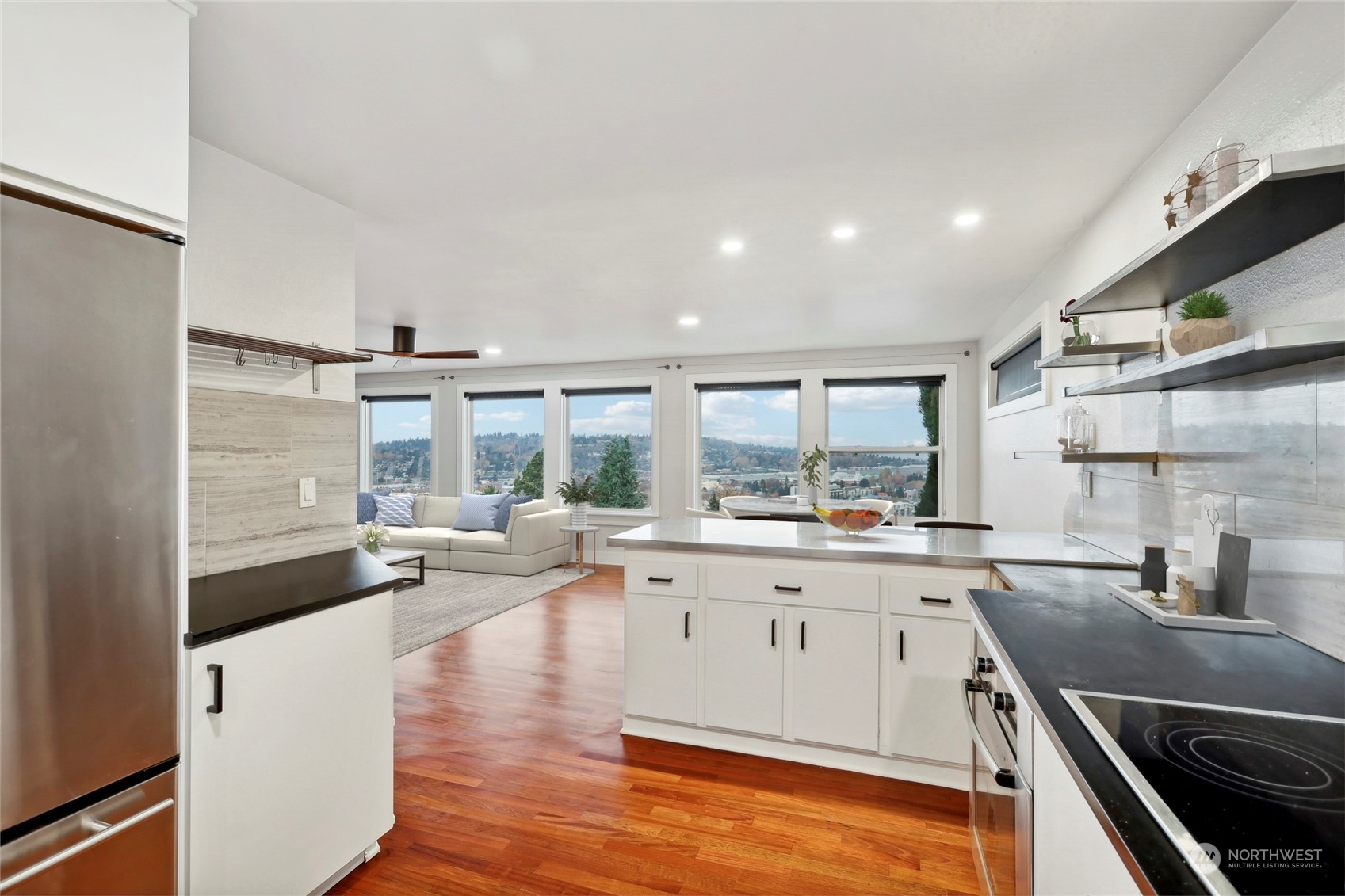 508 Renton Avenue Property Photo 11