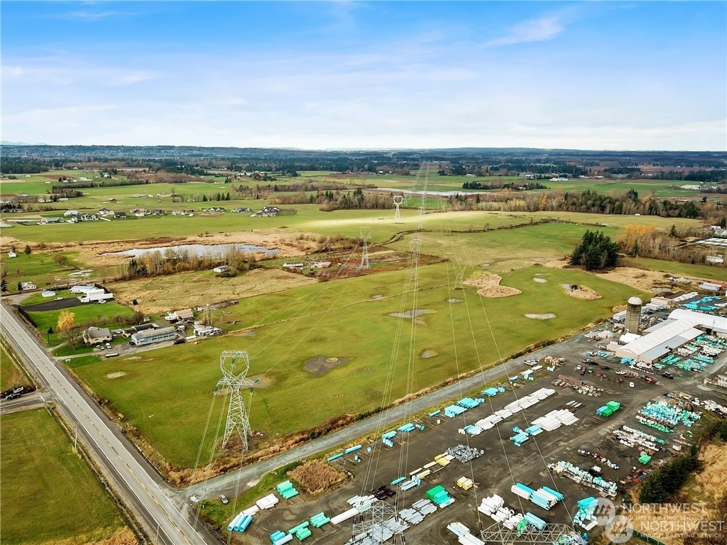 186 W Smith Road Property Photo 4