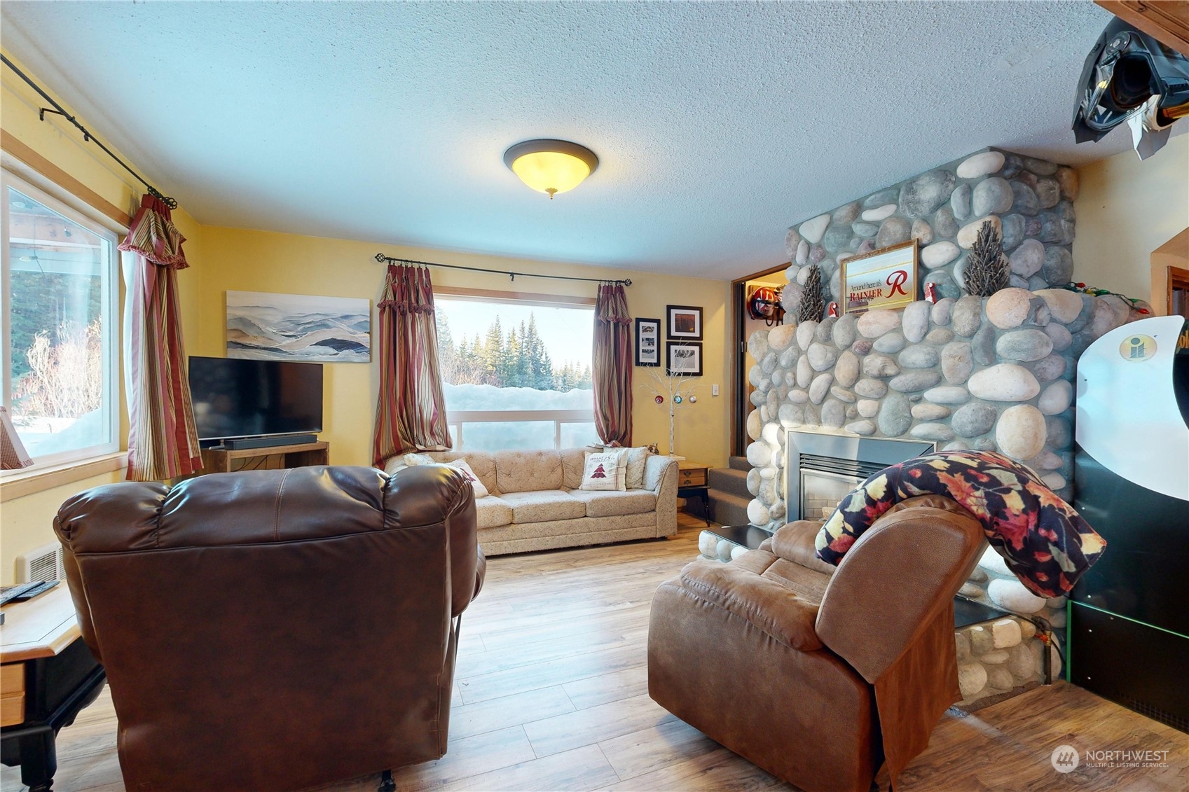 61515 Highway 204 Property Photo 2
