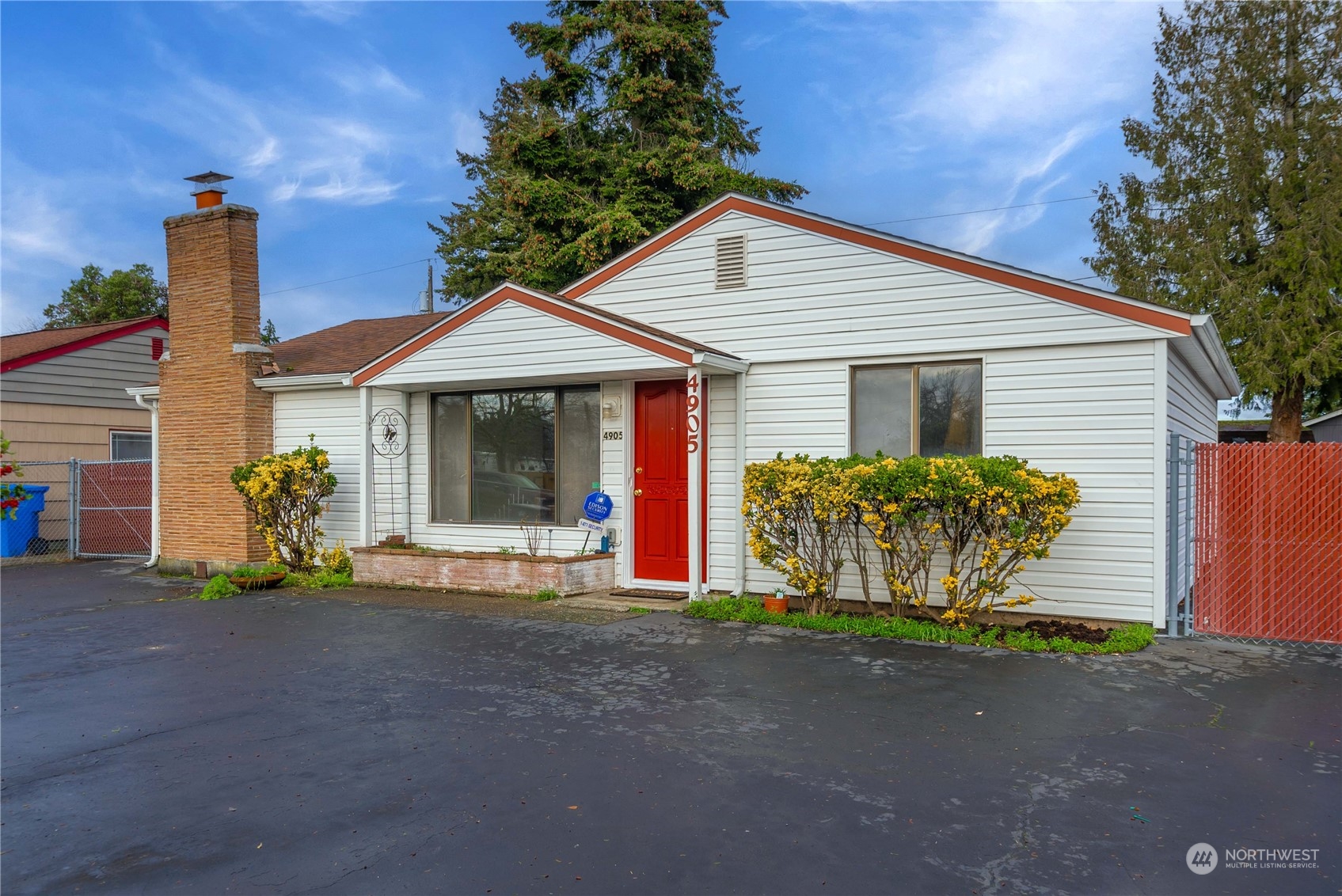 4905 Pacific Street Property Photo