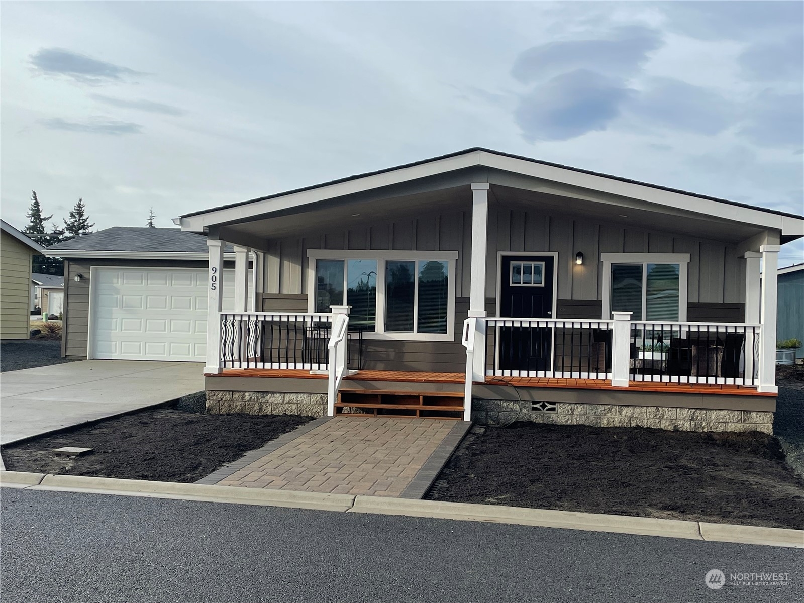 905 N Violet Avenue Property Photo 1