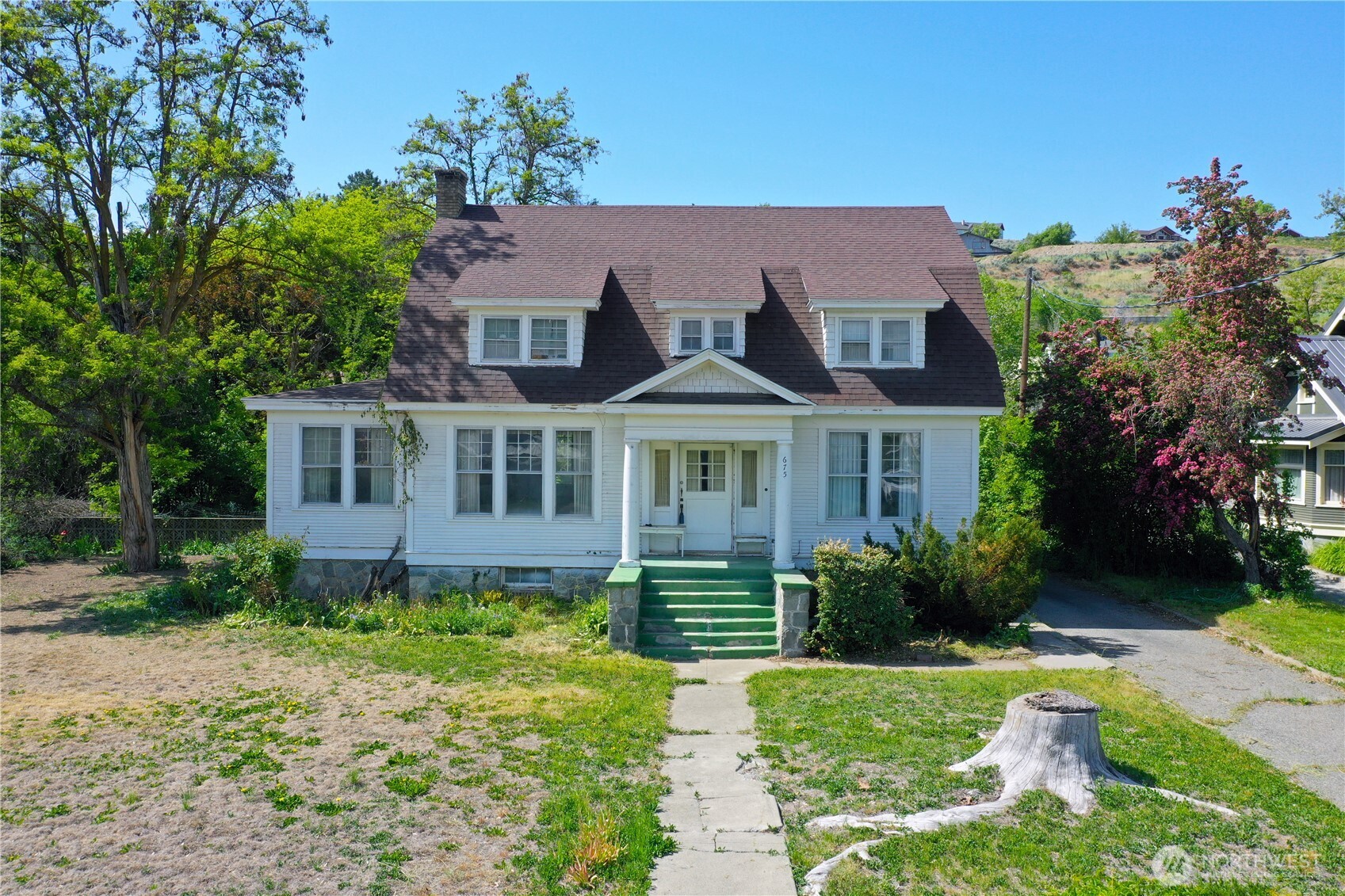 675 4th Avenue Property Photo