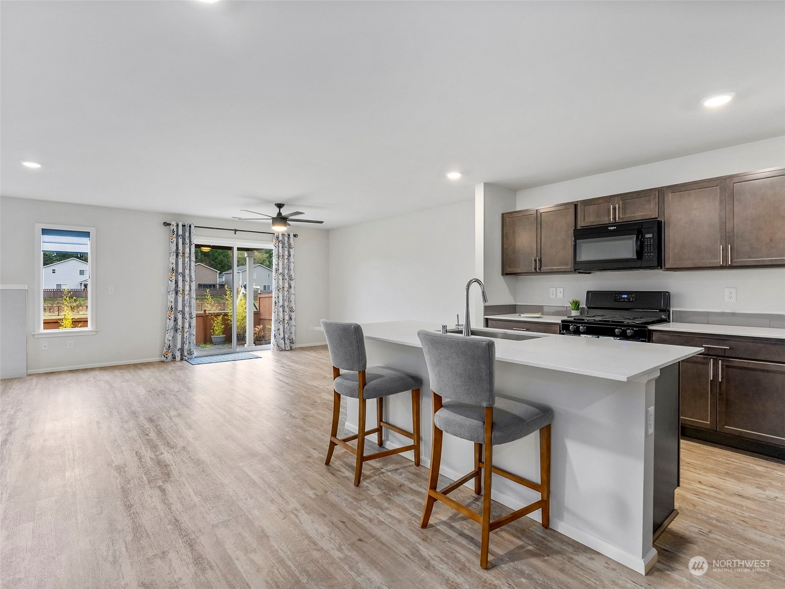 9136 Aster Street Property Photo 4