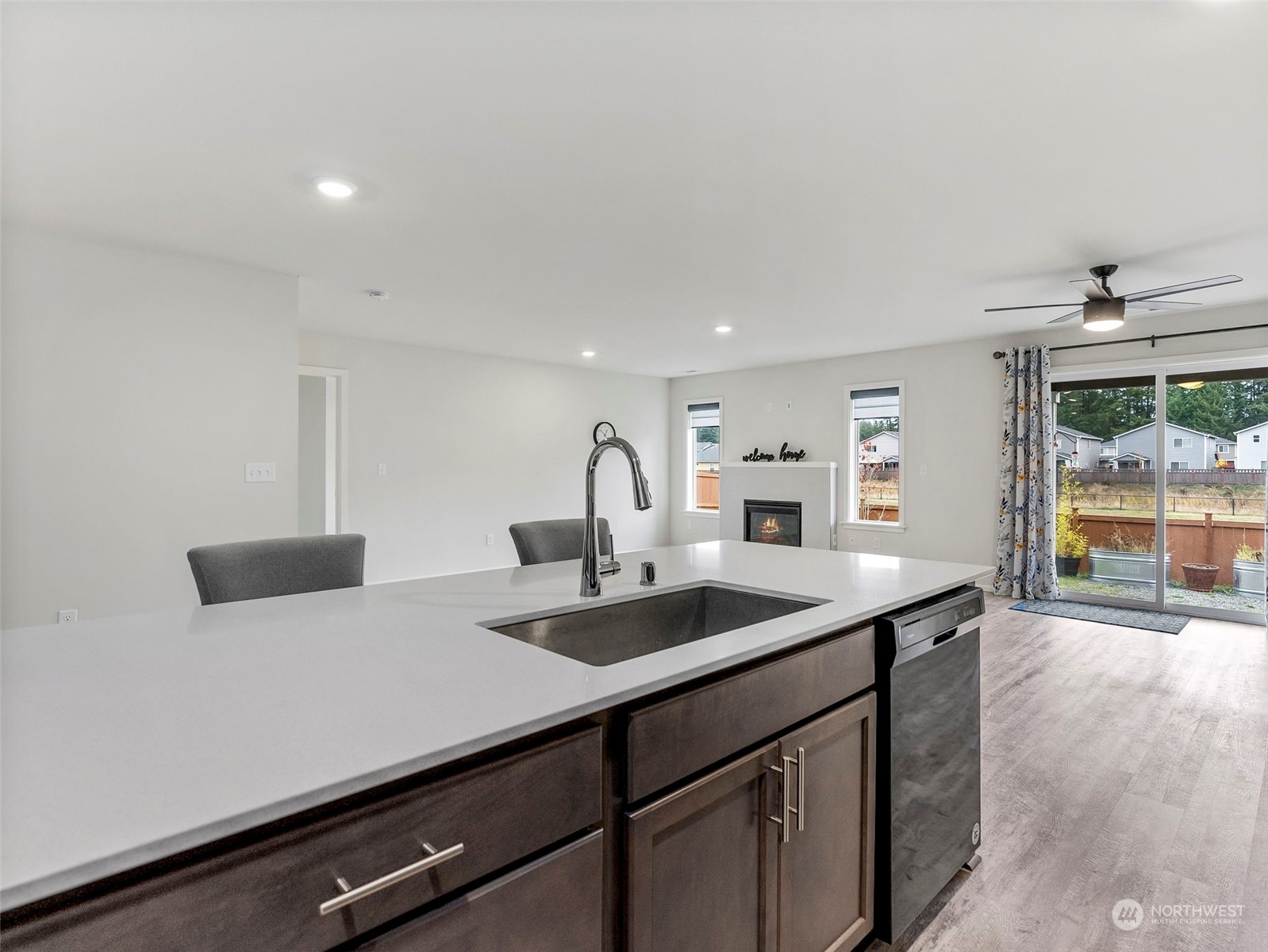 9136 Aster Street Property Photo 6