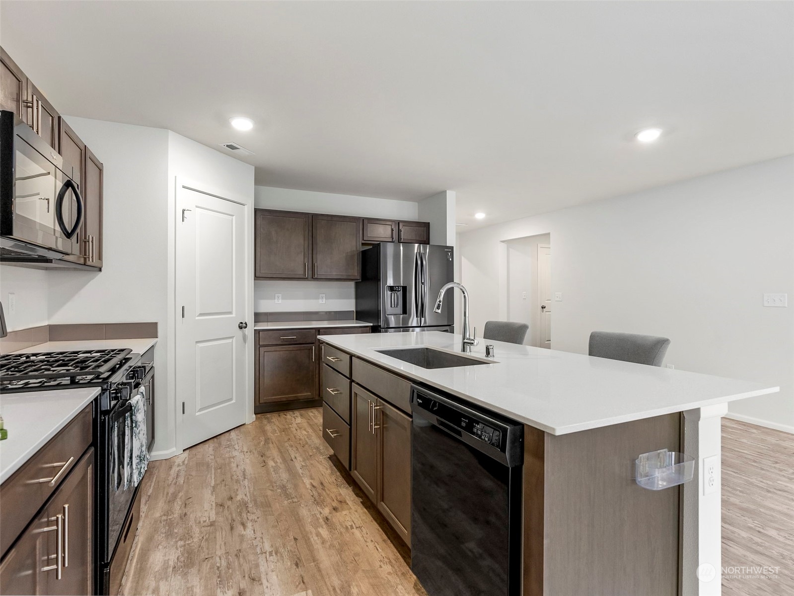 9136 Aster Street Property Photo 7