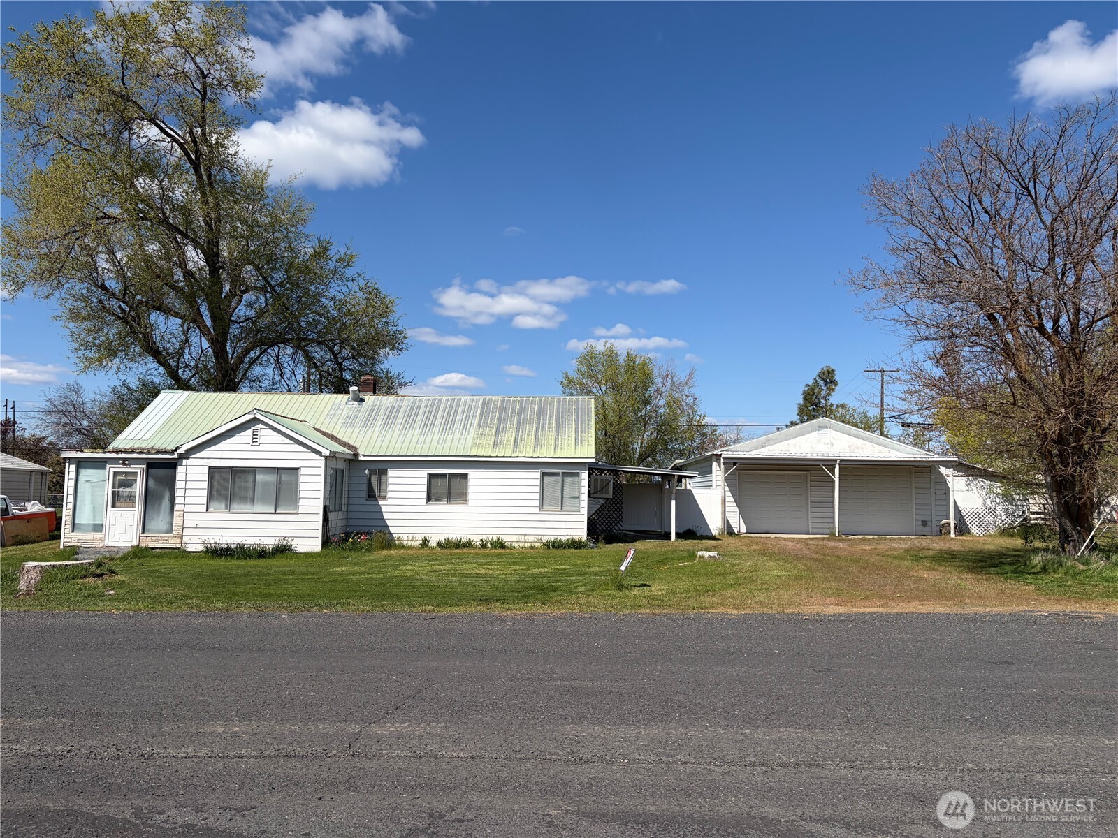 120 E Lewis Street Property Photo 1