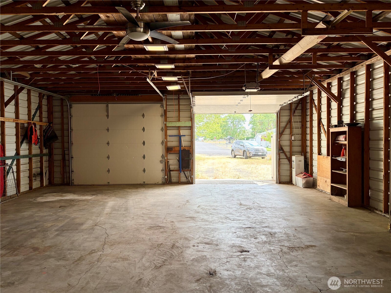 120 E Lewis Street Property Photo 2