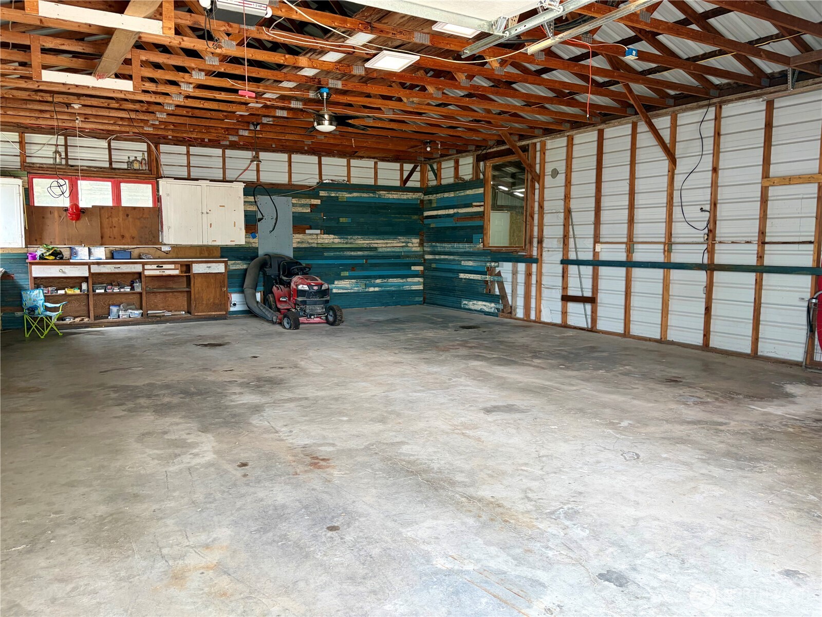 120 E Lewis Street Property Photo 3