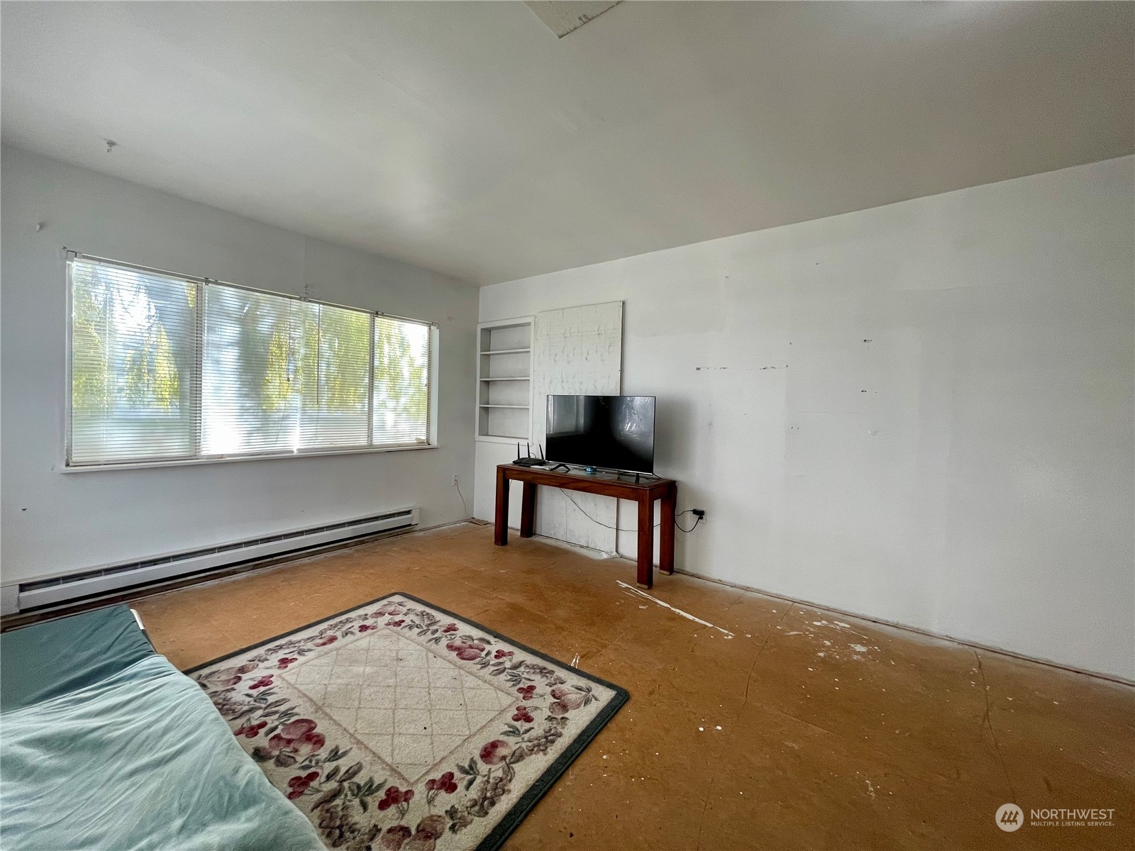 120 E Lewis Street Property Photo 9