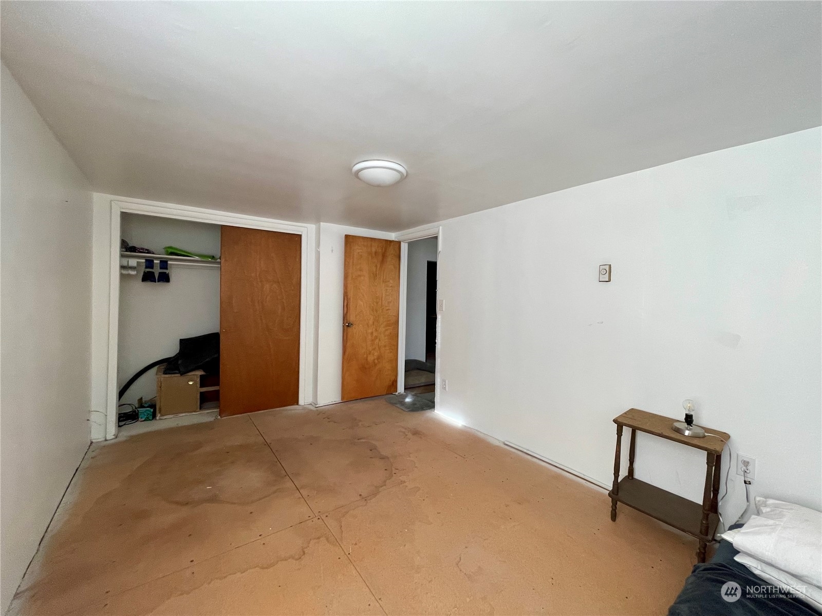 120 E Lewis Street Property Photo 11