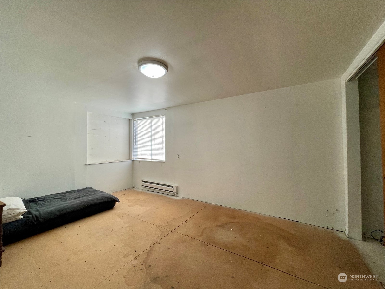 120 E Lewis Street Property Photo 12