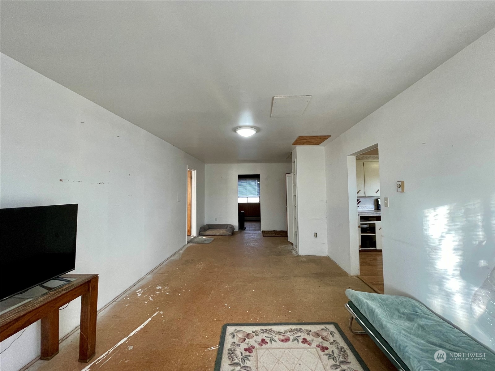 120 E Lewis Street Property Photo 13