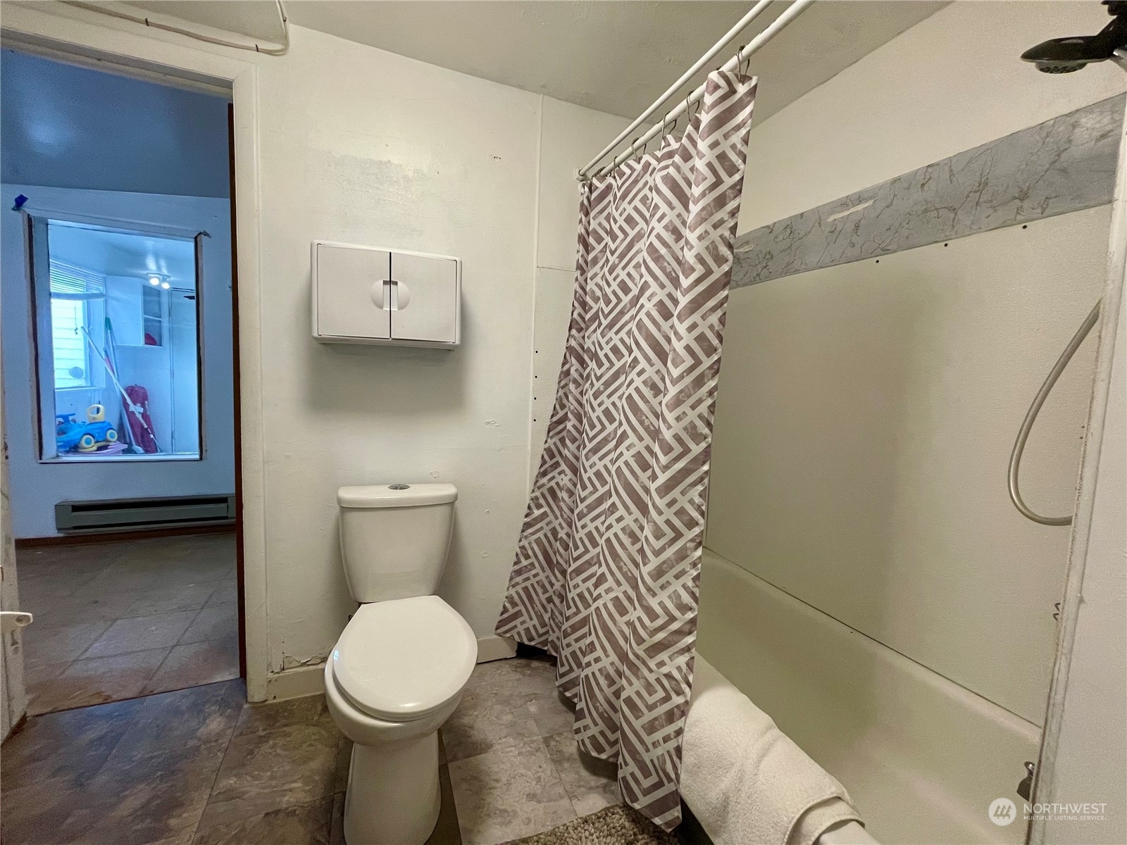 120 E Lewis Street Property Photo 17