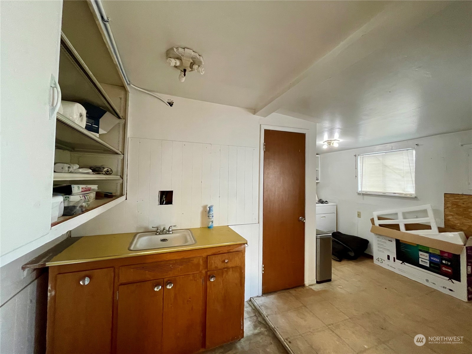 120 E Lewis Street Property Photo 19