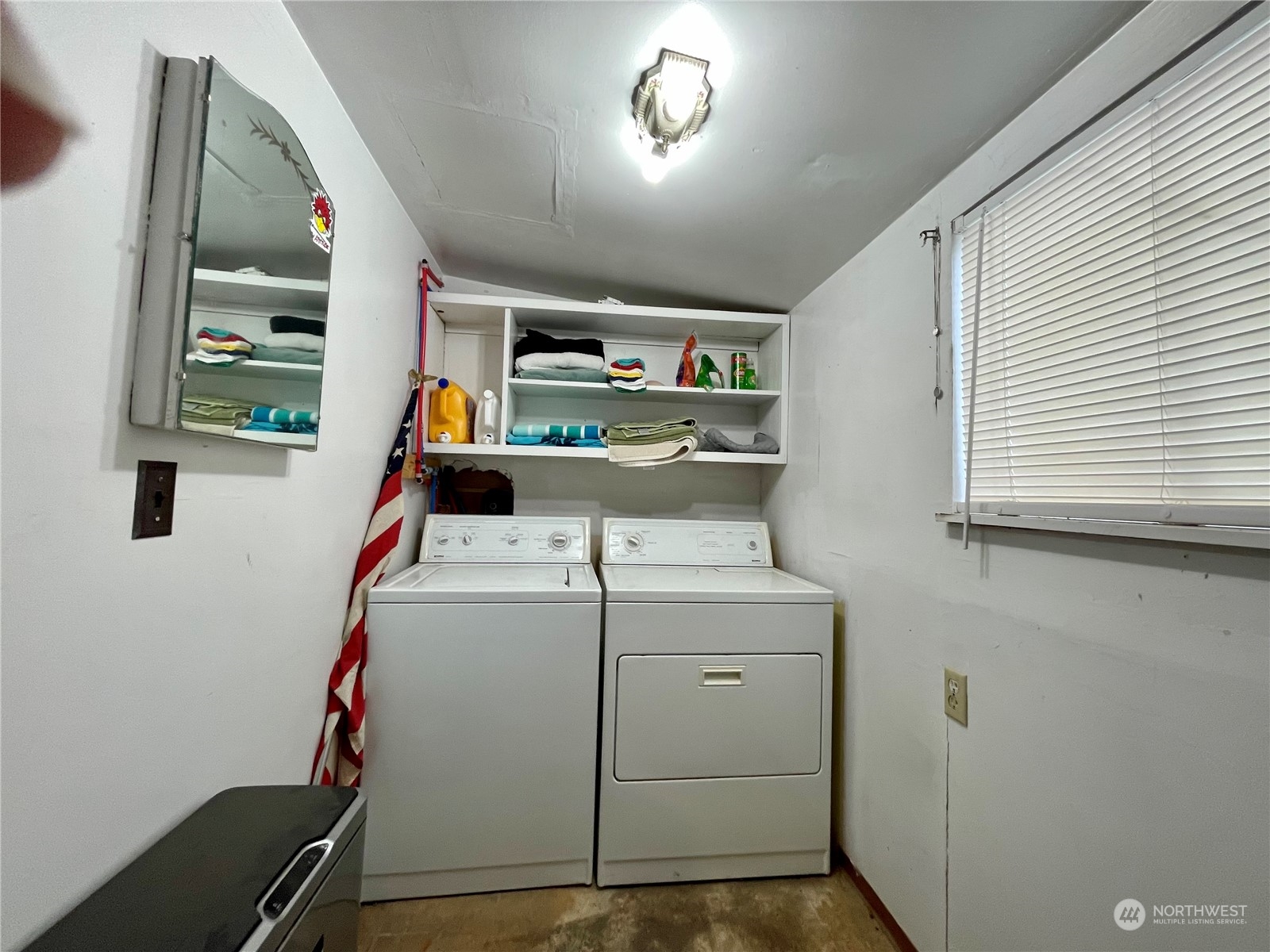 120 E Lewis Street Property Photo 20