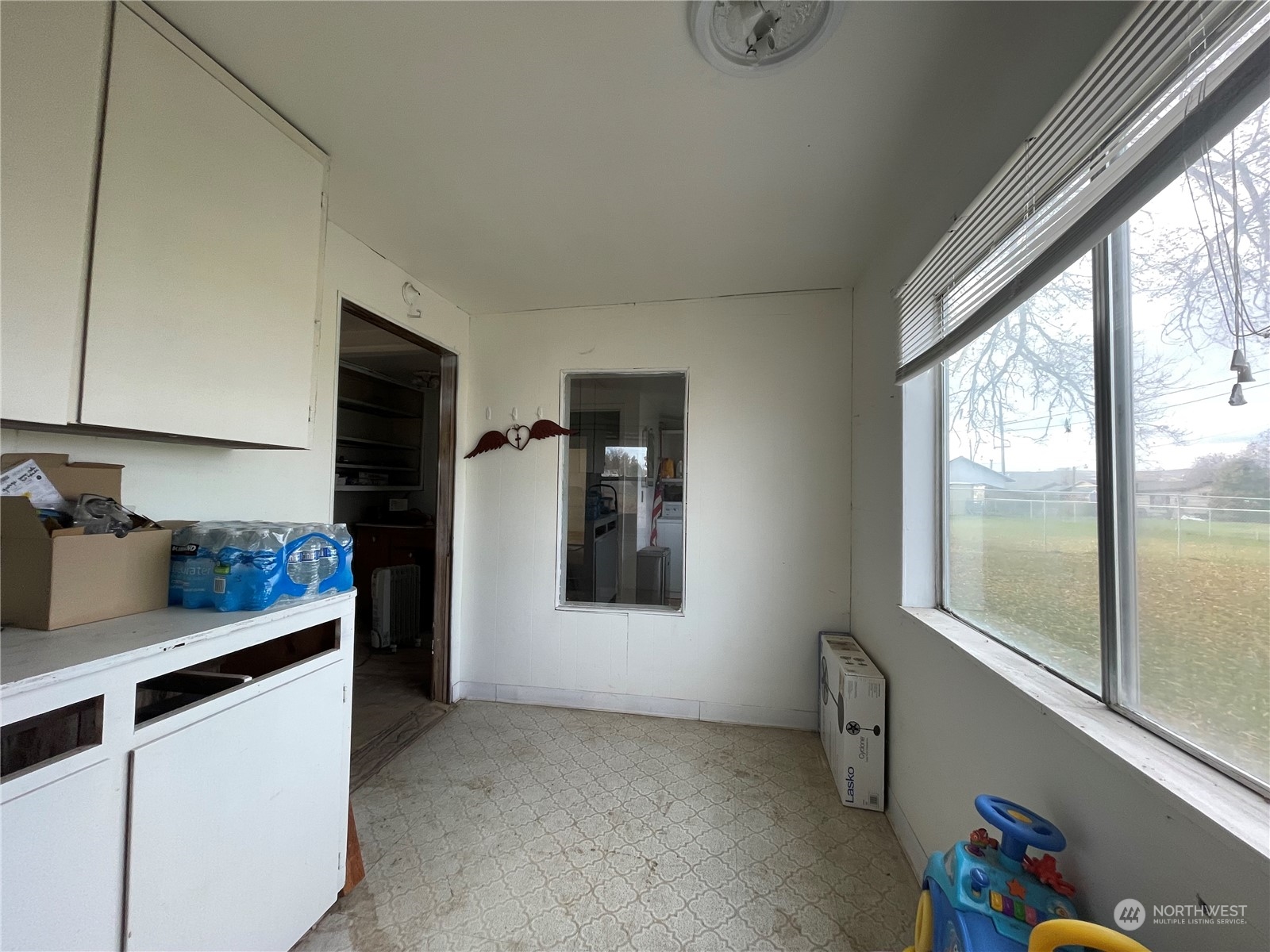 120 E Lewis Street Property Photo 22