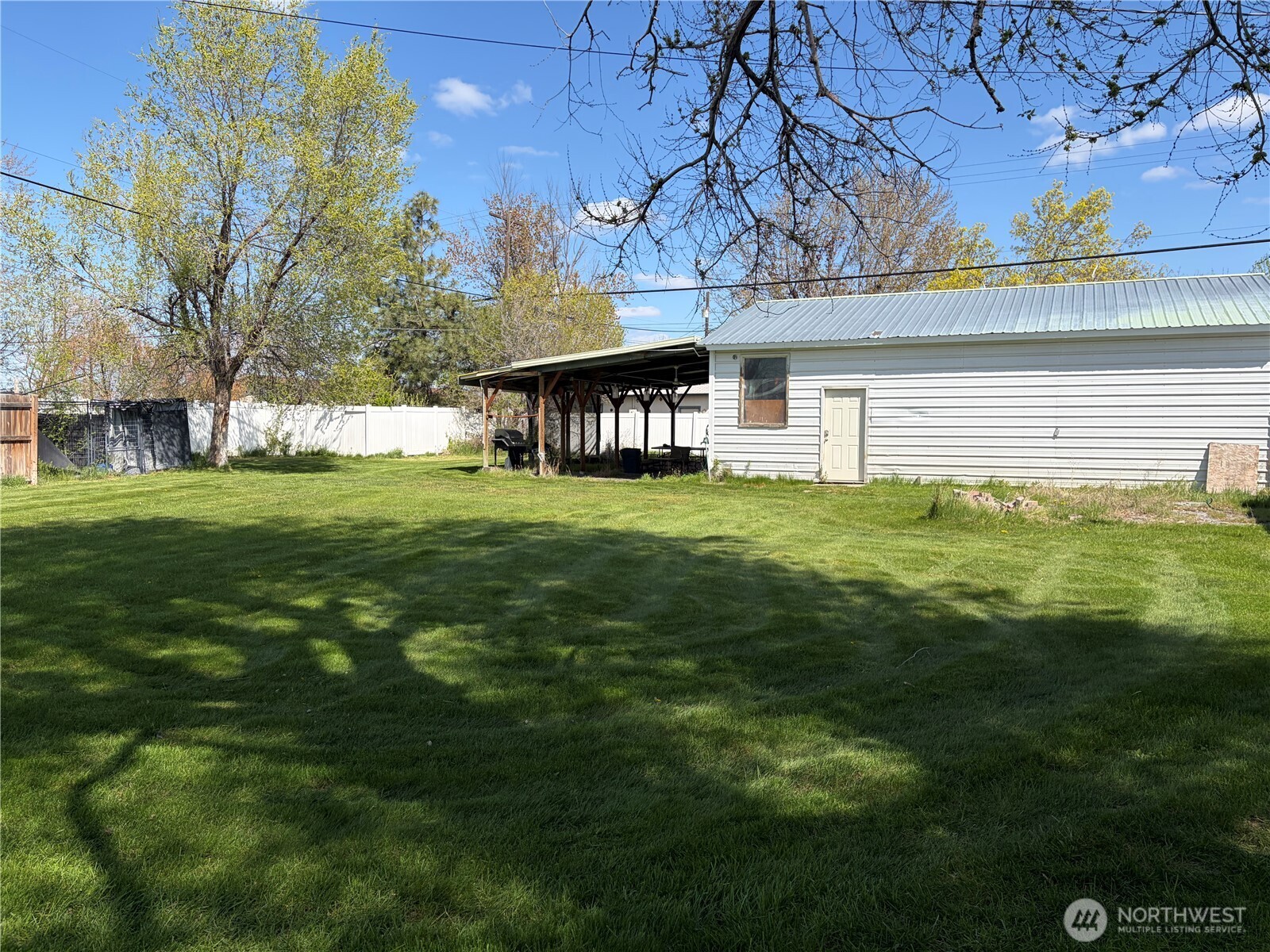 120 E Lewis Street Property Photo 26