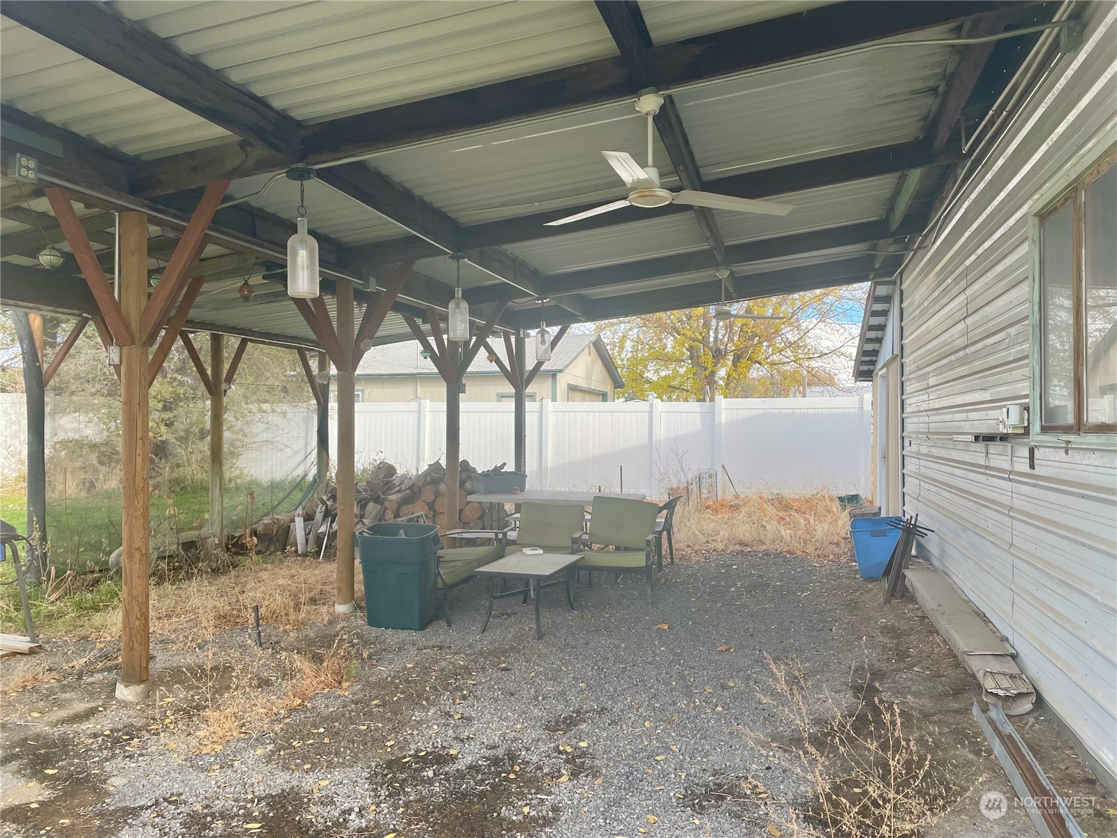 120 E Lewis Street Property Photo 28