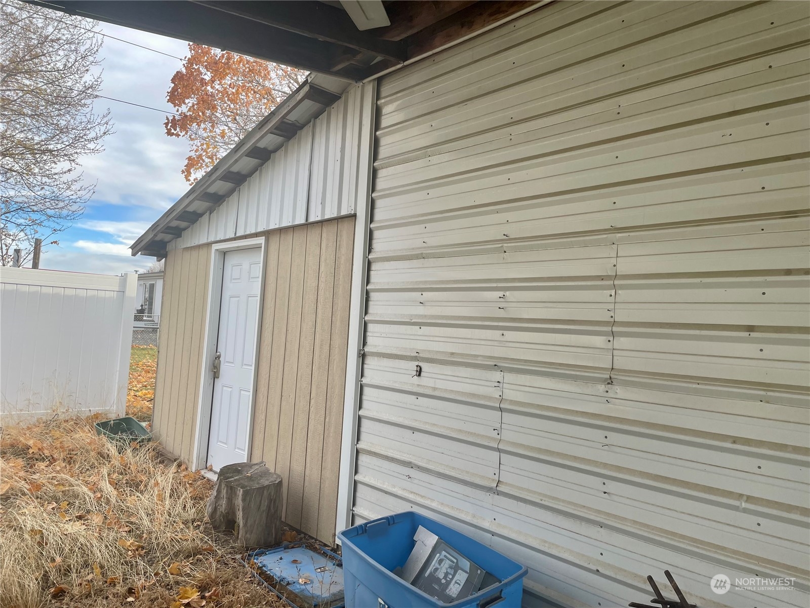 120 E Lewis Street Property Photo 29