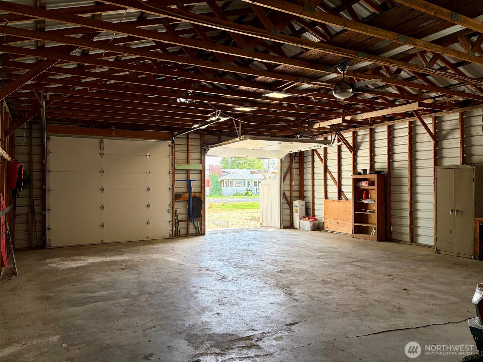 120 E Lewis Street Property Photo 33