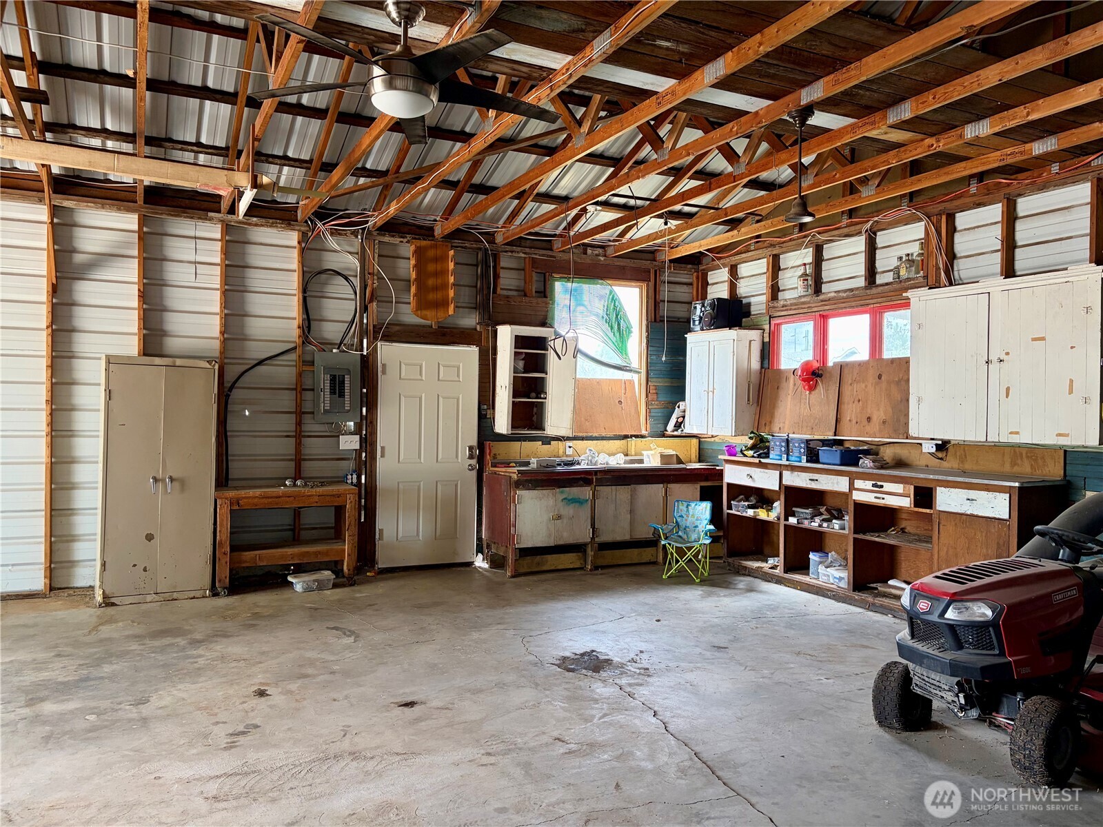 120 E Lewis Street Property Photo 34