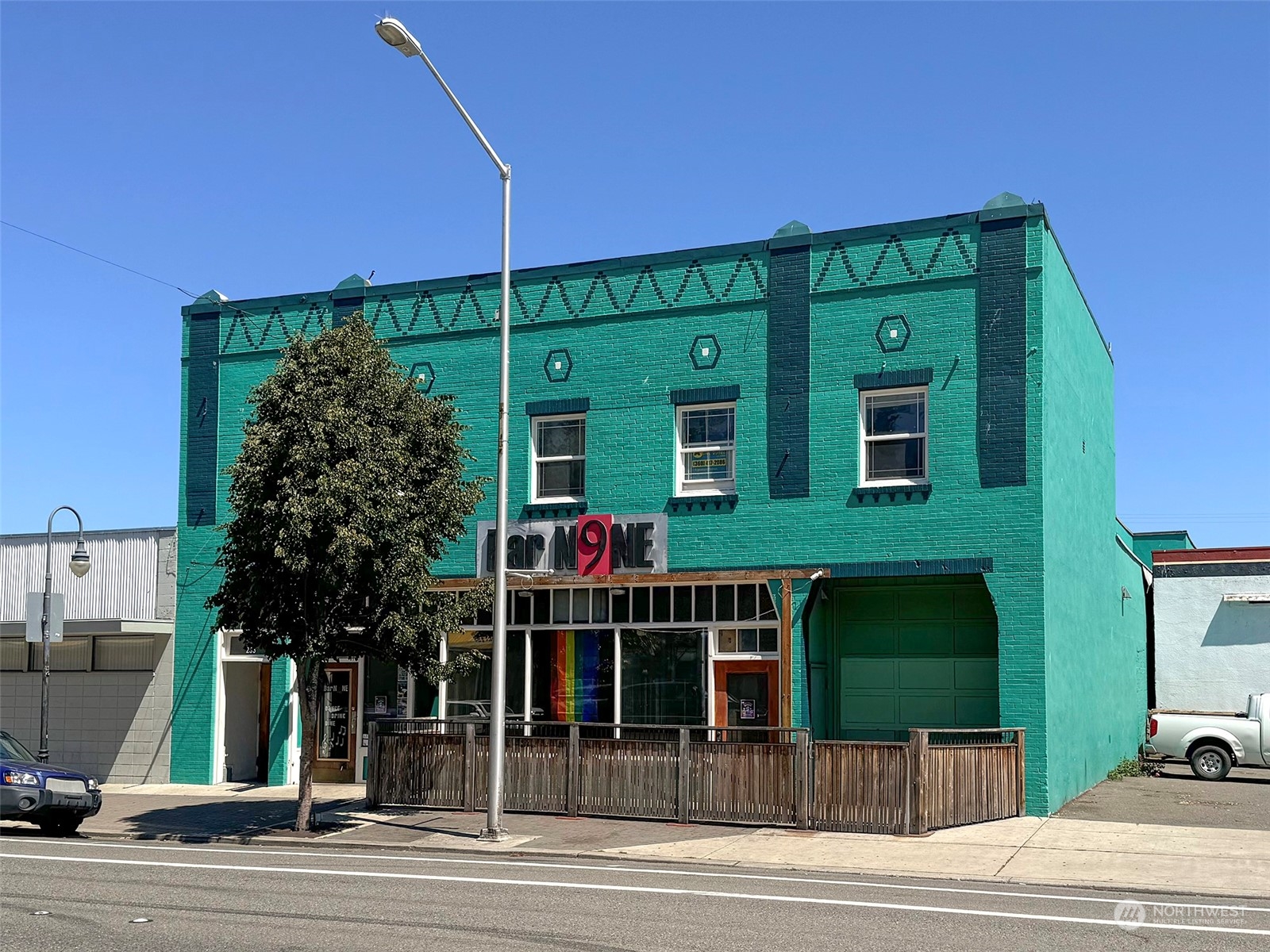 229 W First Street Property Photo