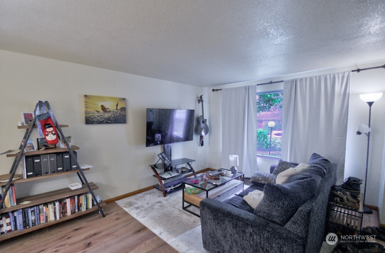 1033 Midway Drive Property Photo 8