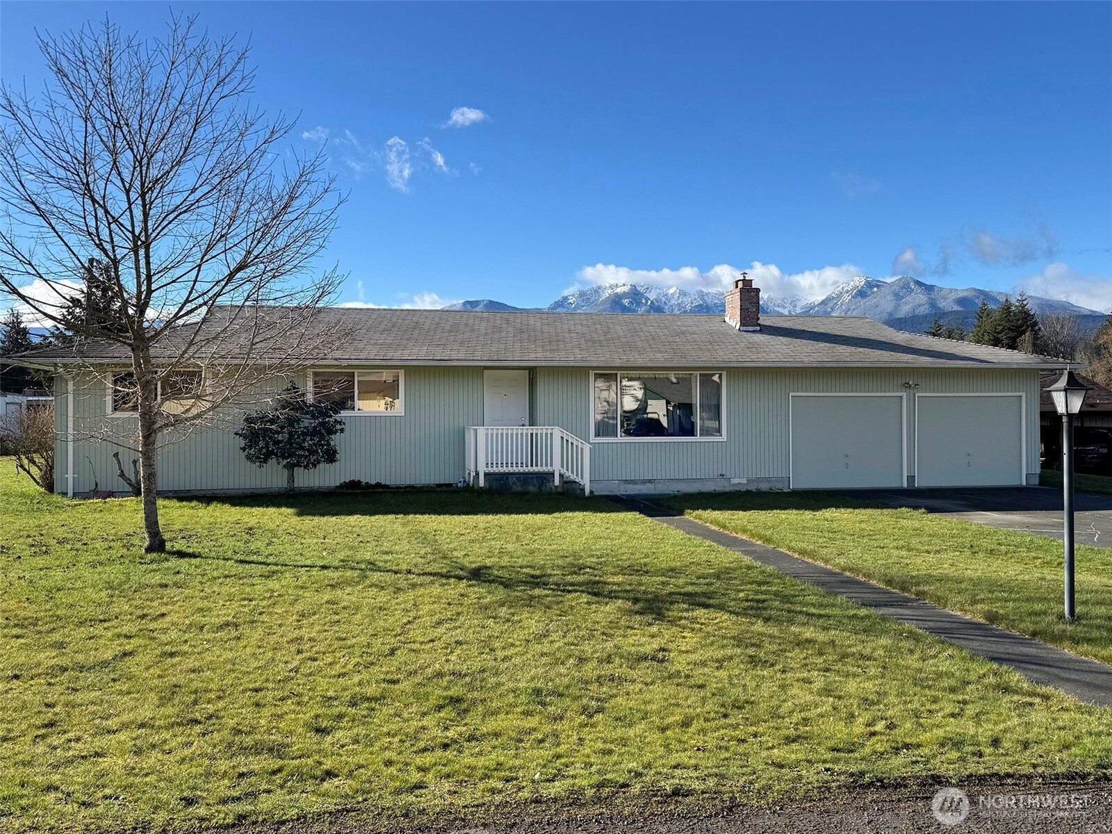 2922 E Defrang Street Property Photo